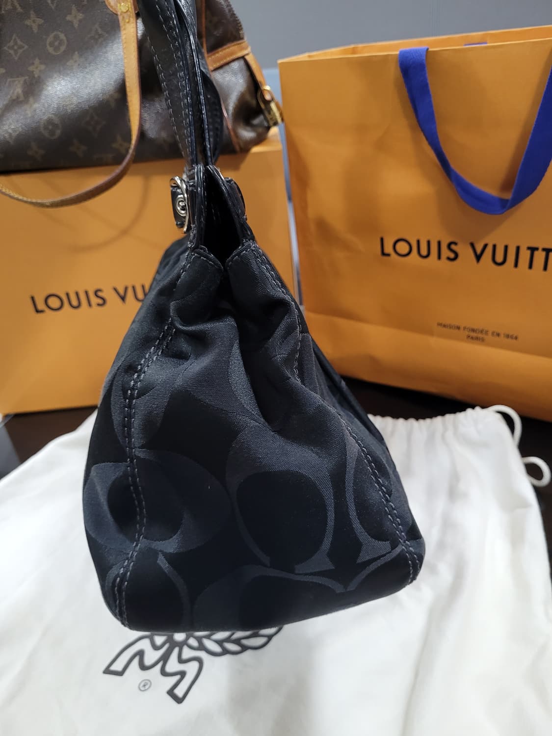 코치 시그니처 새틴 숄더 토트백 상품이미지5