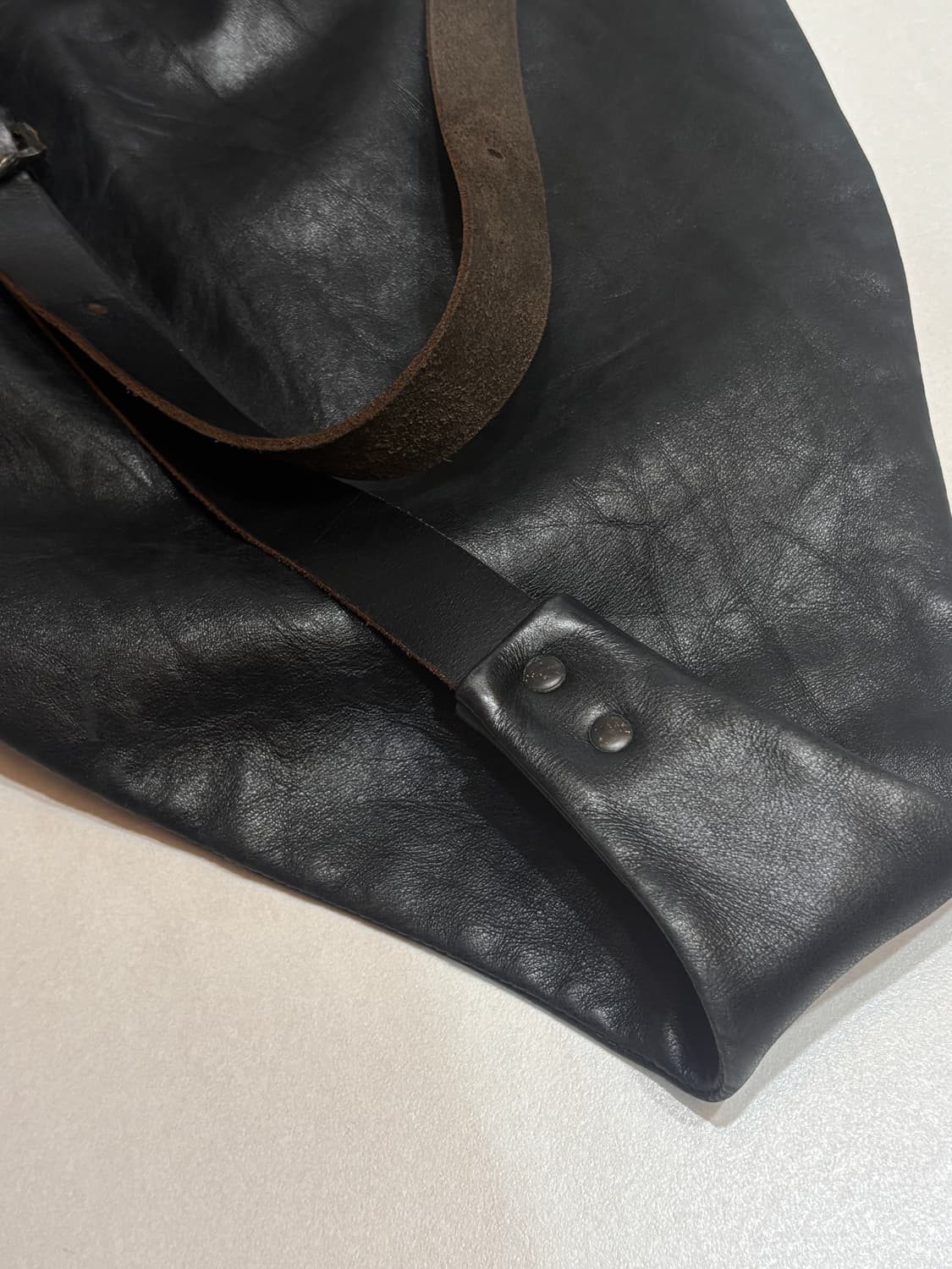 게겐위버 gegenuber - Wunde mittel 메신저백 상품이미지3