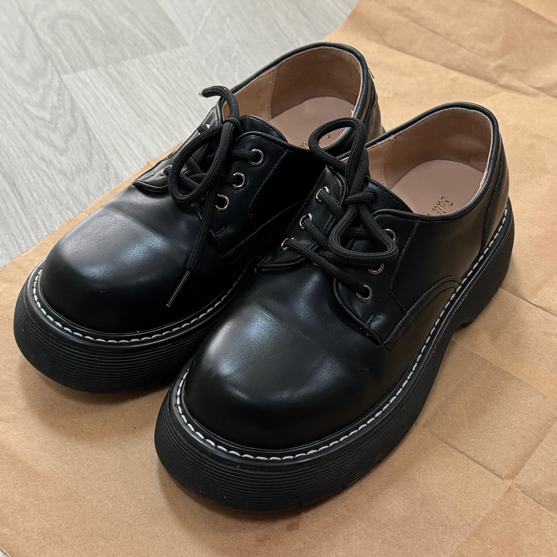 솔트앤초콜릿 라운드 토 스티치 레이스업 로퍼 (225) 상품이미지2