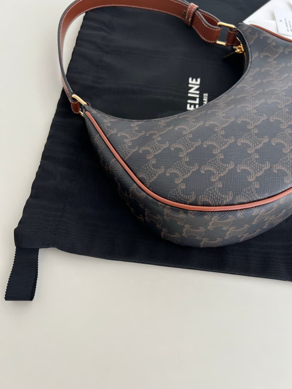 셀린느 아바백 미듐 상품이미지2