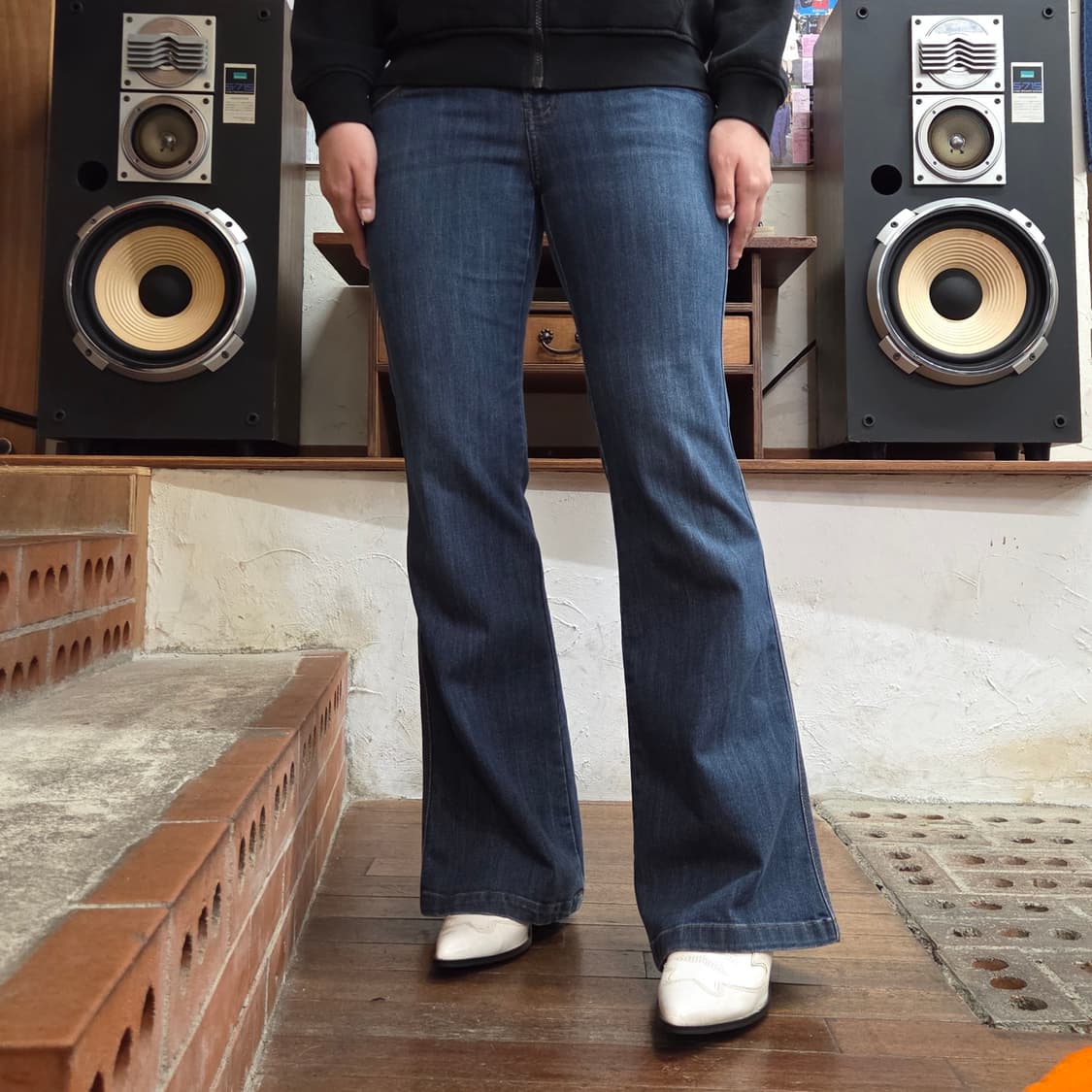 빈티지 스티치 로우라이즈 부츠컷 진청 데님 팬츠 . 상품이미지1