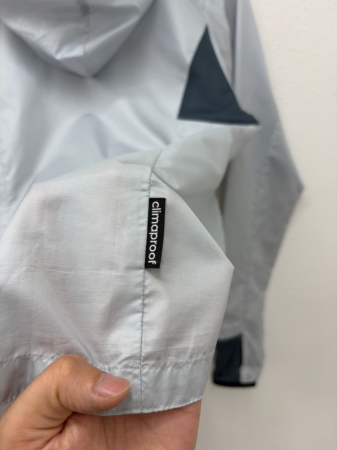 아디다스 클라이머  프루프 라이트 그레이 윈드브레이커 자켓 상품이미지8