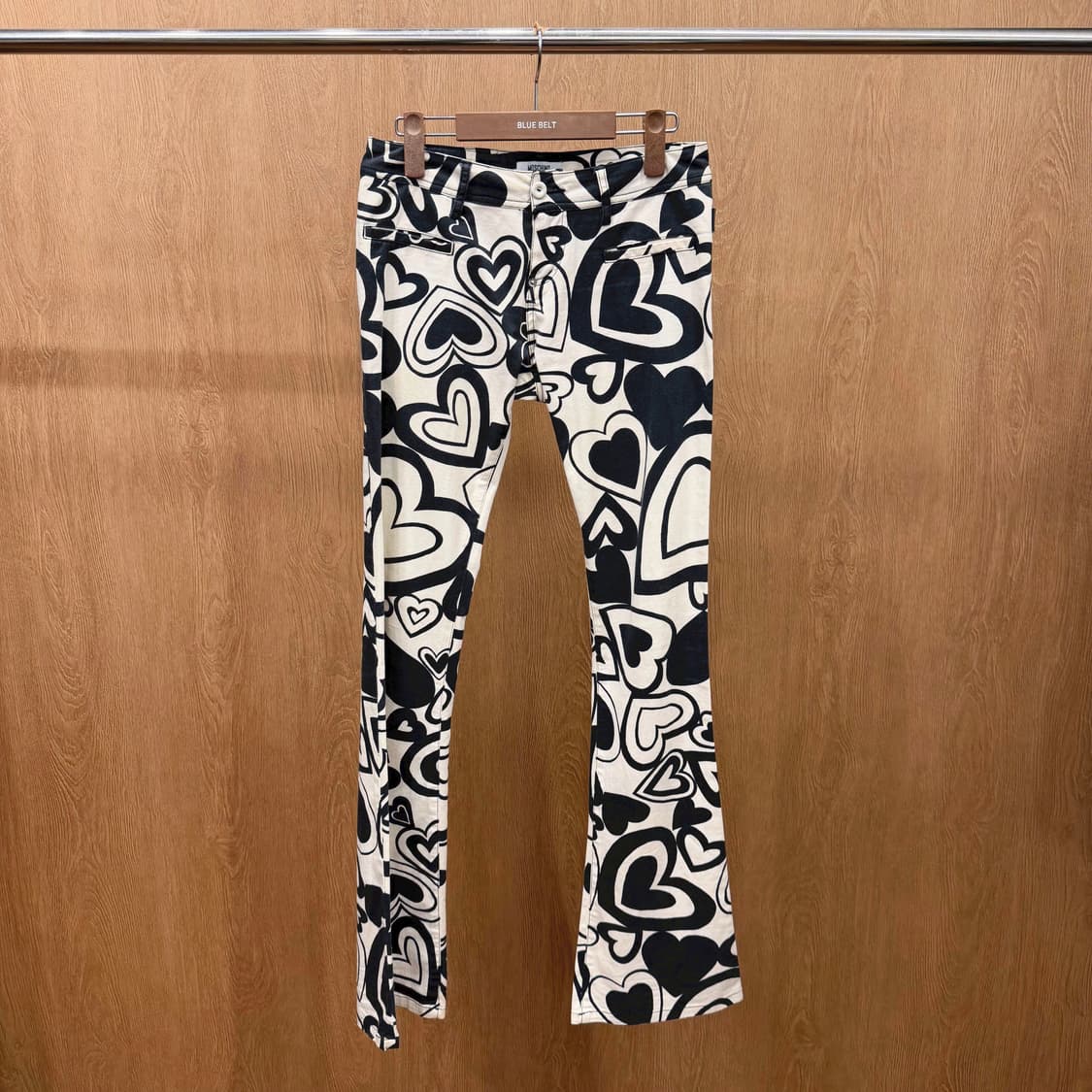 모스키노 진스 슬림 팬츠 올오버 하트 그래픽 프린트 디테일 화이트 블랙 상품이미지2