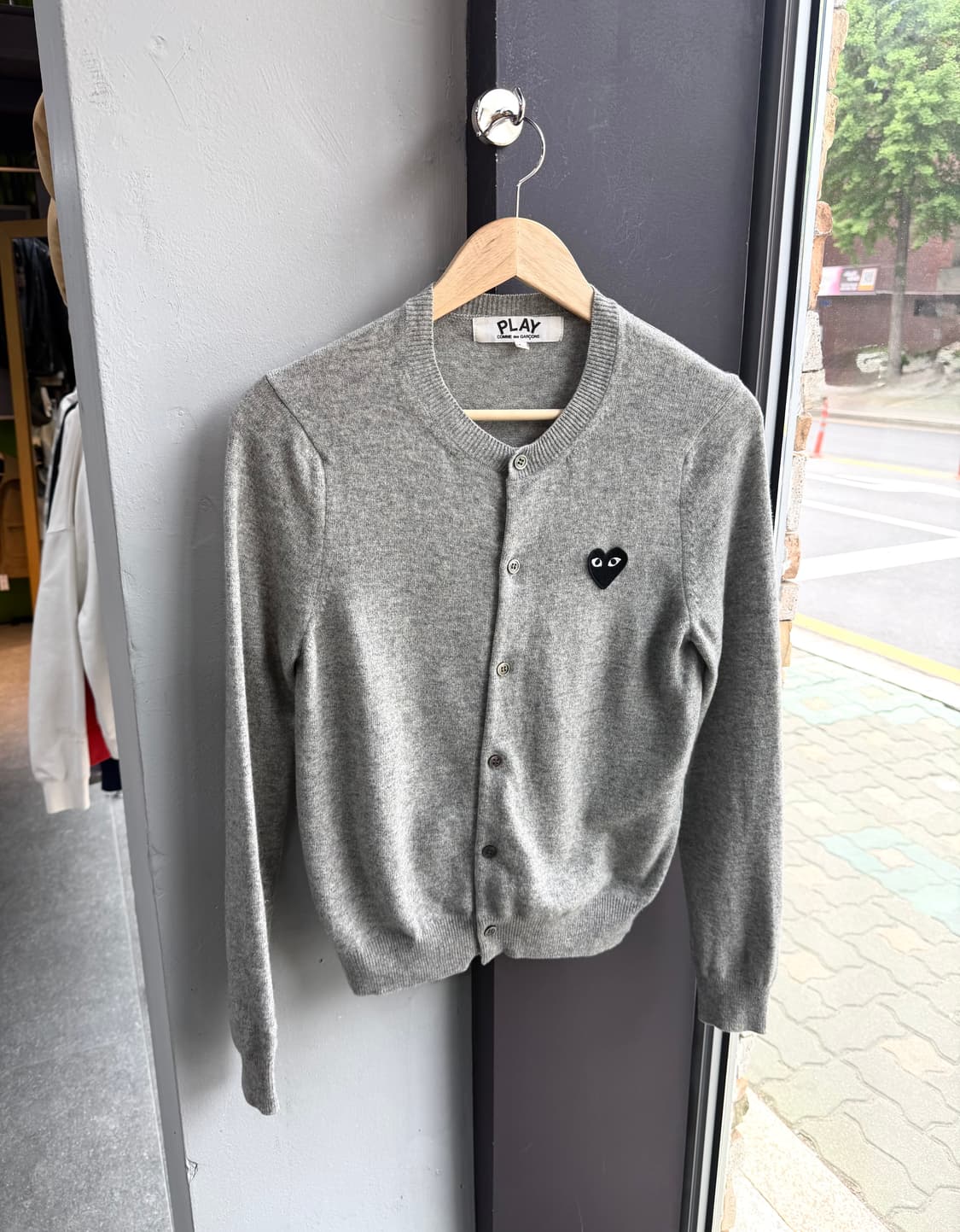 .L/ 꼼데가르송 플레이 블랙하트 그레이 가디건 상품이미지2