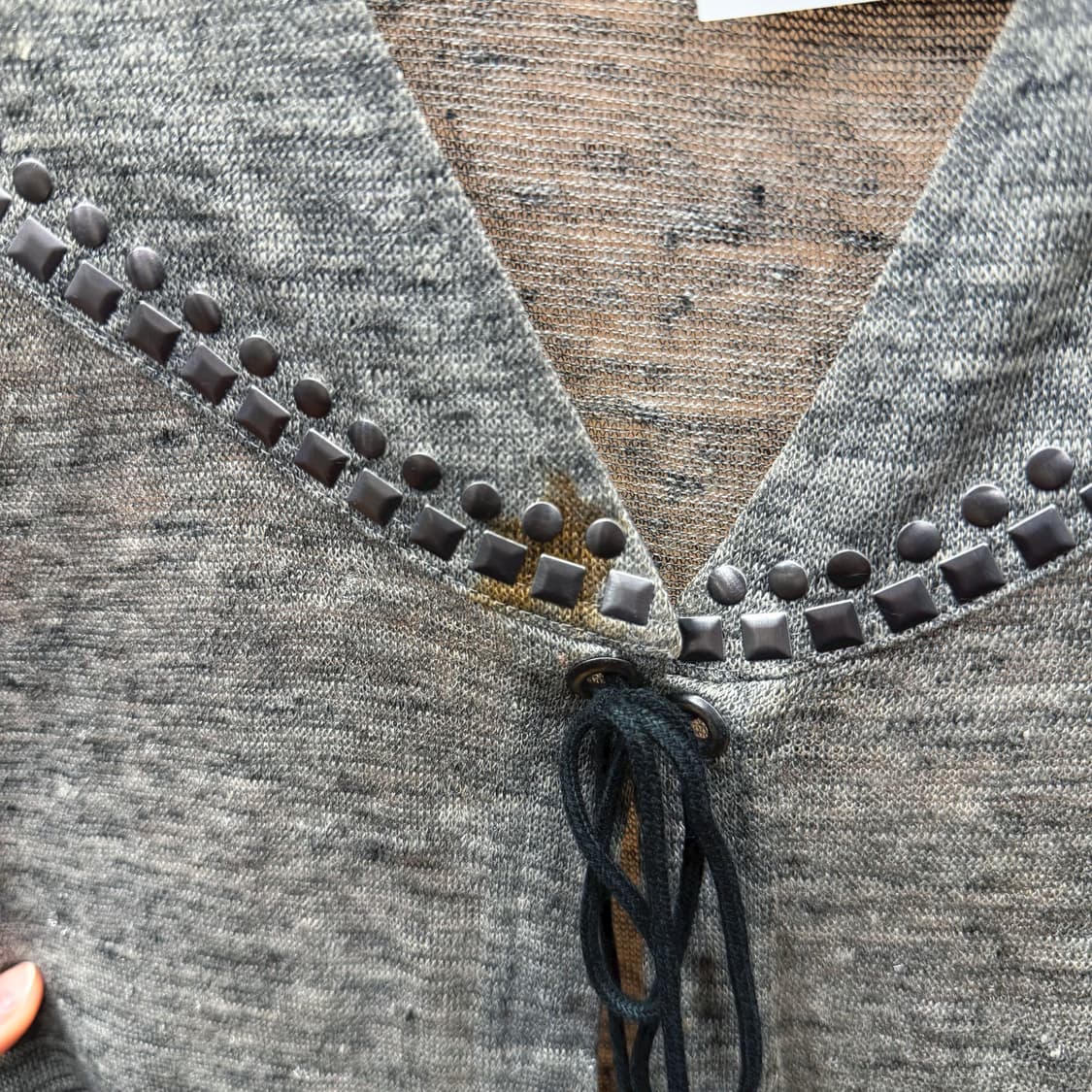 발망 슬리브리스 가디건 오픈형 스트랩 클로징 사이드 포켓 디테일 그레이 상품이미지10