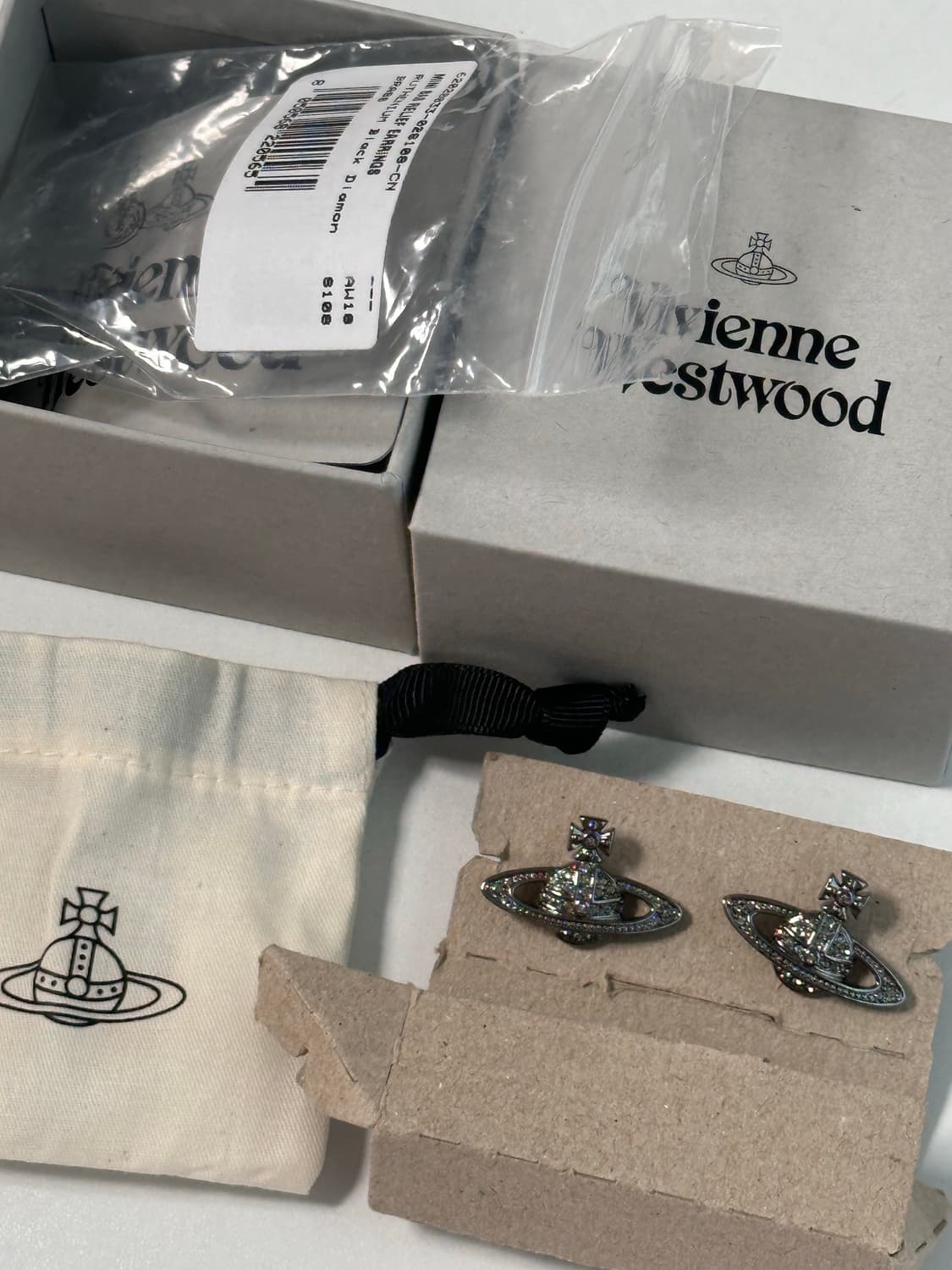 비비안 웨스트우드 미니 바스 릴리프 이어링 루테늄 블랙 다이아몬드 상품이미지1