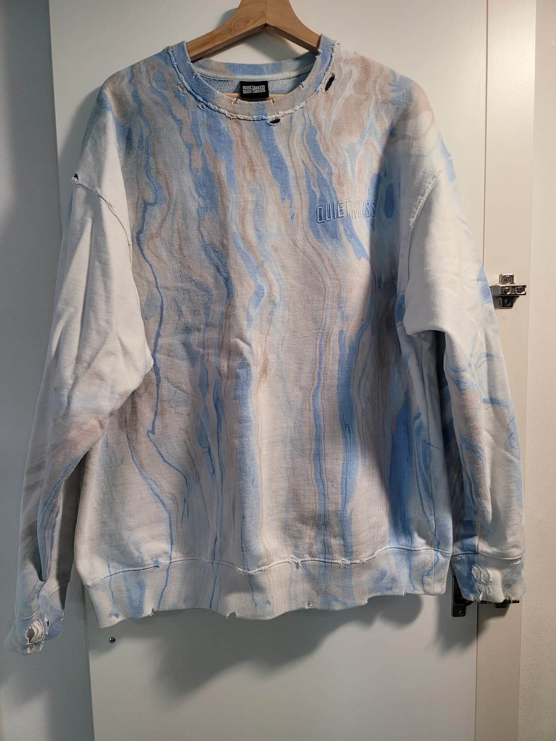 105 여유 콰이어트 매스(Quiet Mass) 디스트레스드 스웻셔츠 ( 상품이미지1