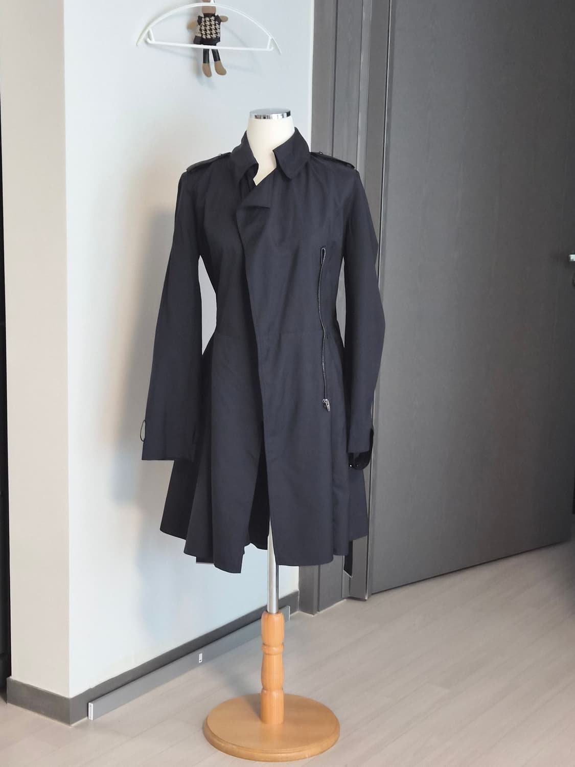 [시슬리] 다크네이비 지퍼 포인트 트렌치코트 (사이즈 44) 상품이미지5