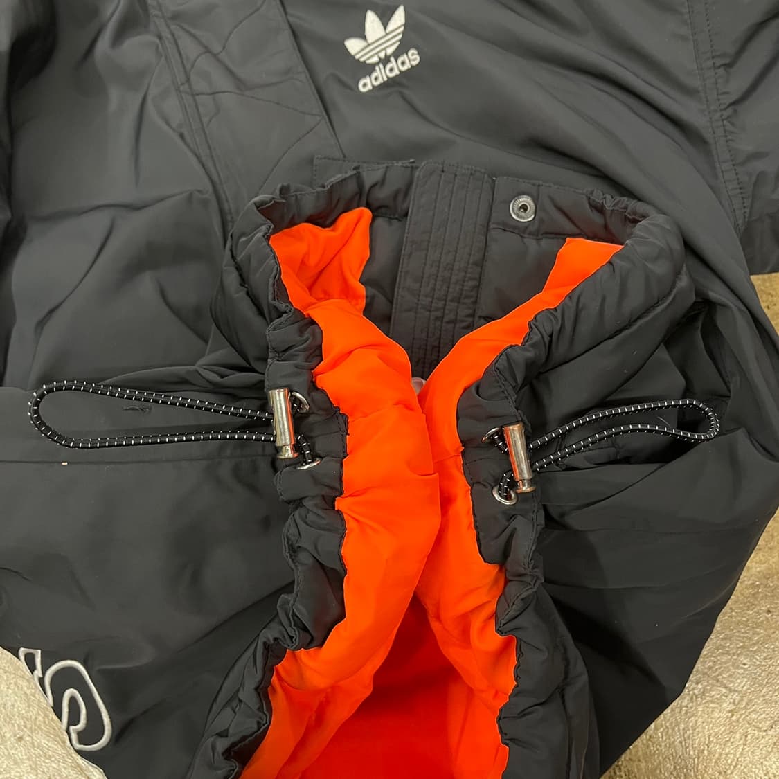 아디다스 블랙 빅로고 백로고 숏패딩  상품이미지8