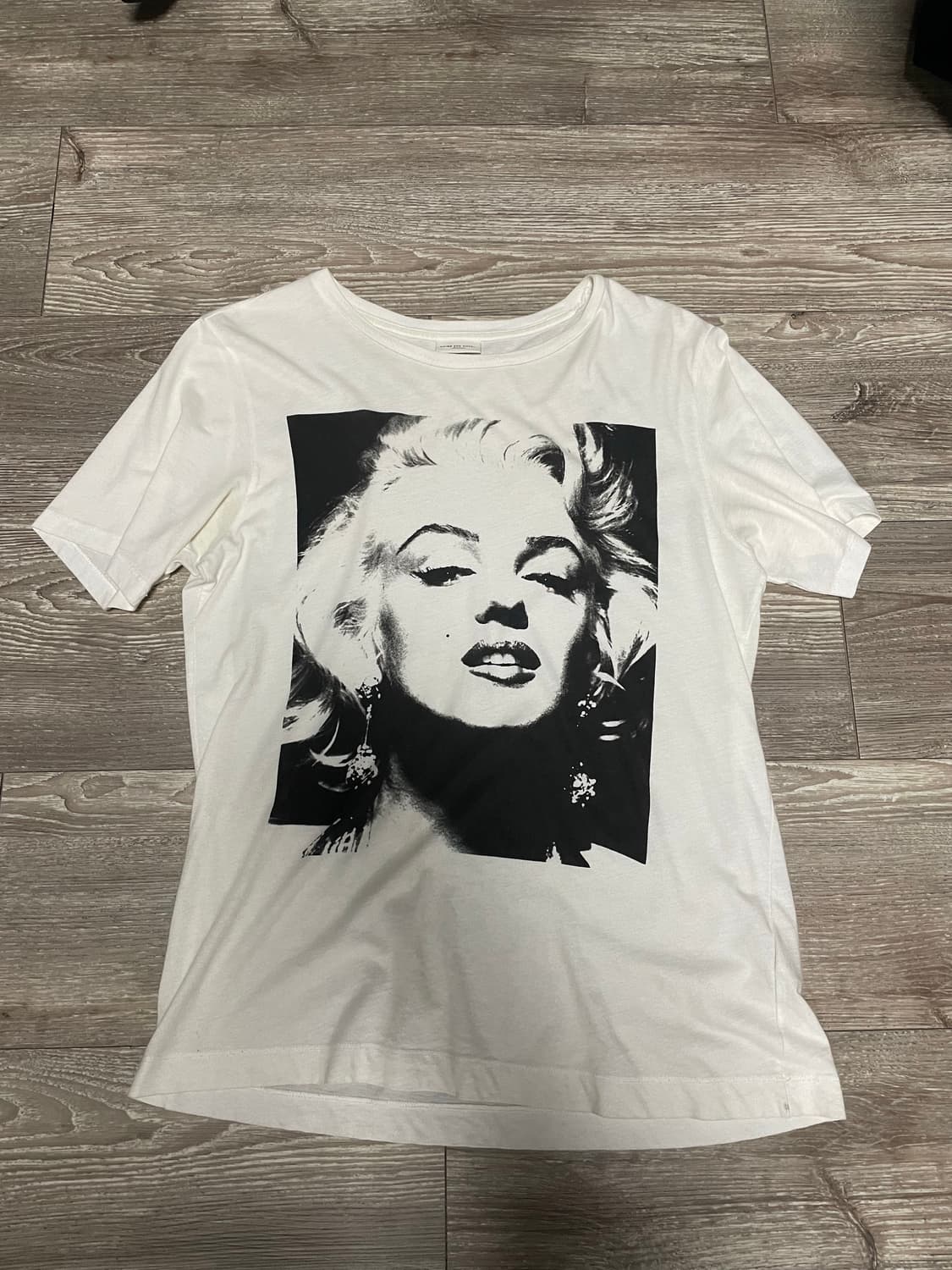드리스반노튼 마를린먼로 티셔츠 M 상품이미지1