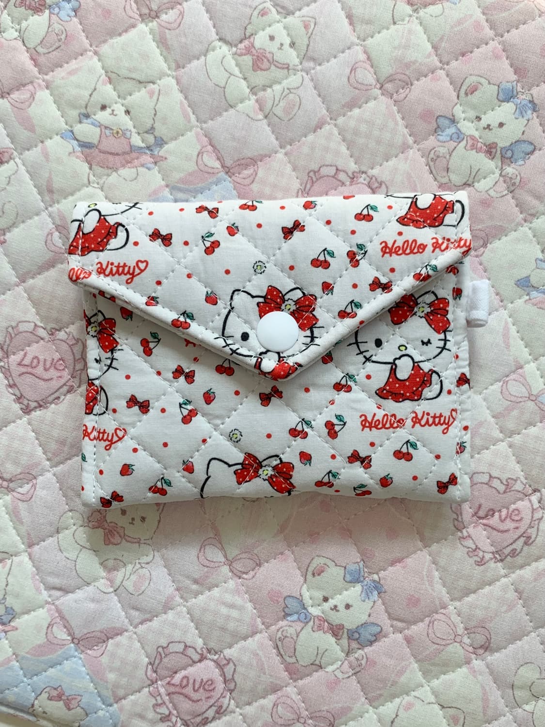 [ 핸드메이드 ] 헬로키티 체리 원단 똑딱이 카드지갑 상품이미지1