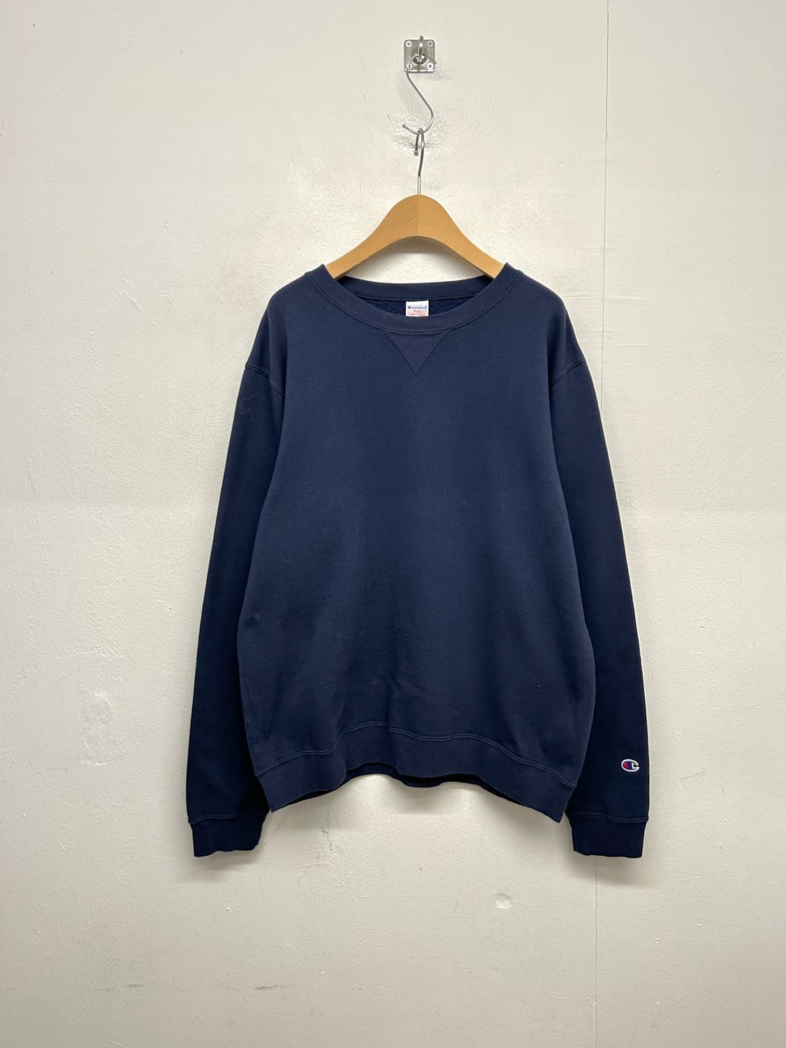 90s 챔피온 네이비 스웻셔츠 (MADE IN USA) 상품이미지1