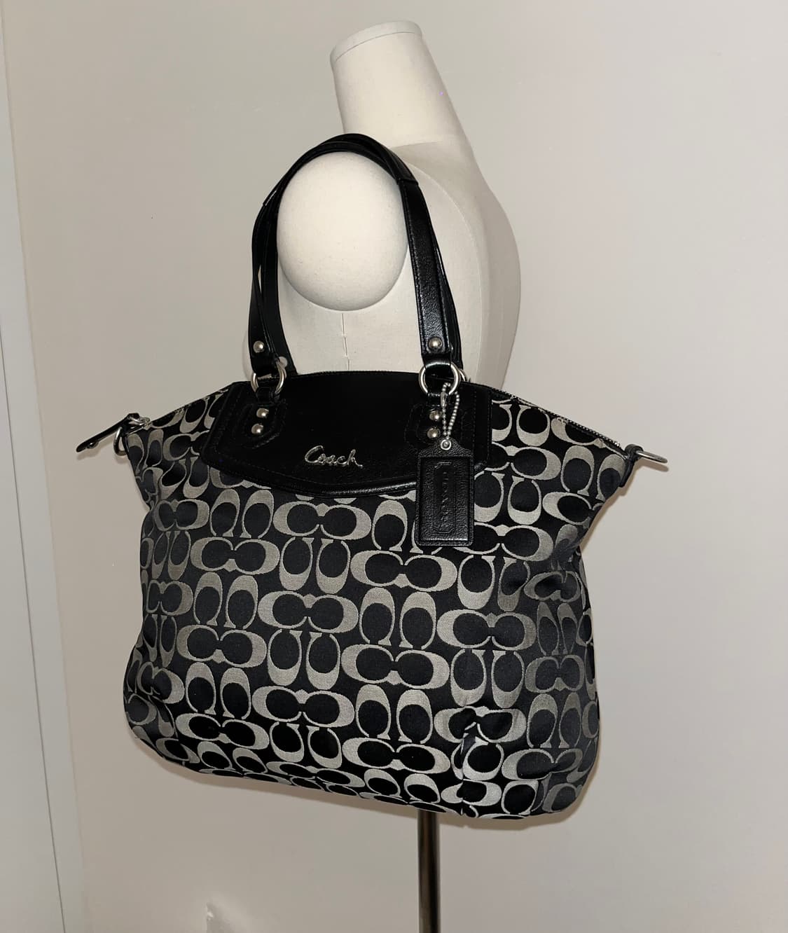 📦Coach black and white shoulder bag 상품이미지2