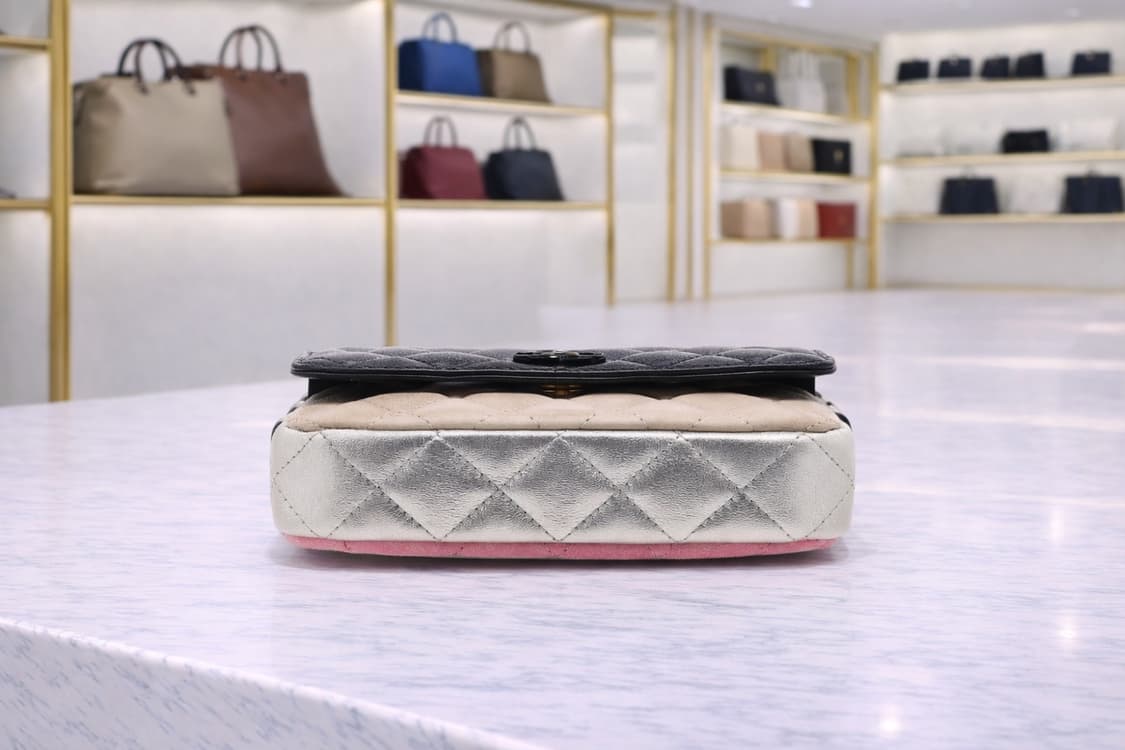 [S급] 샤넬 체인 플랩 폰 홀더 백 판매합니다!!! 상품이미지3