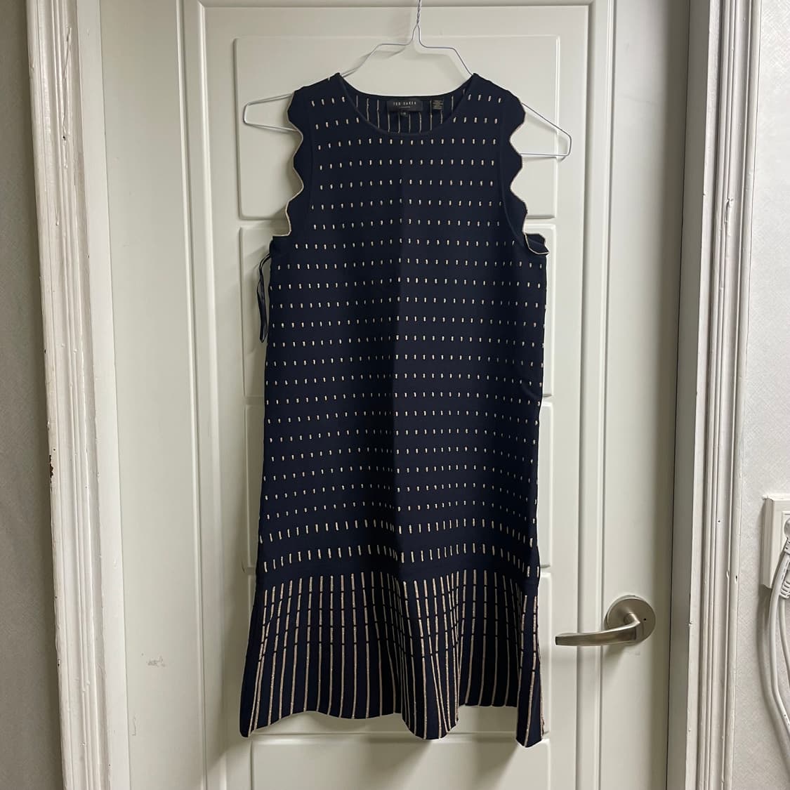 TED BAKER네이비골드 슬리브리스 원피스 상품이미지1