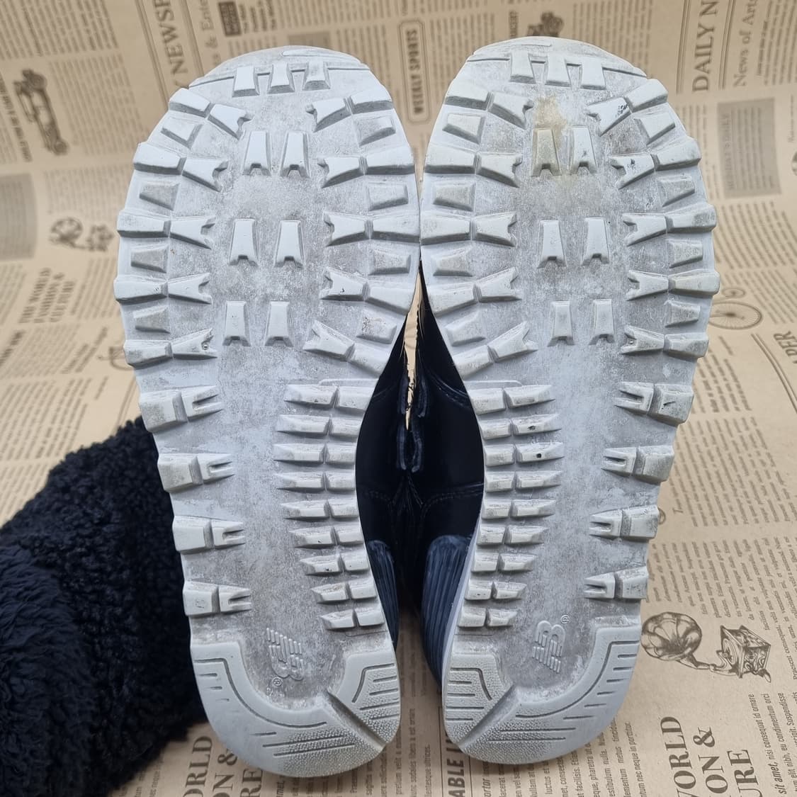 뉴발란스 574 유광 블랙 에나멜 운동화240 상품이미지3