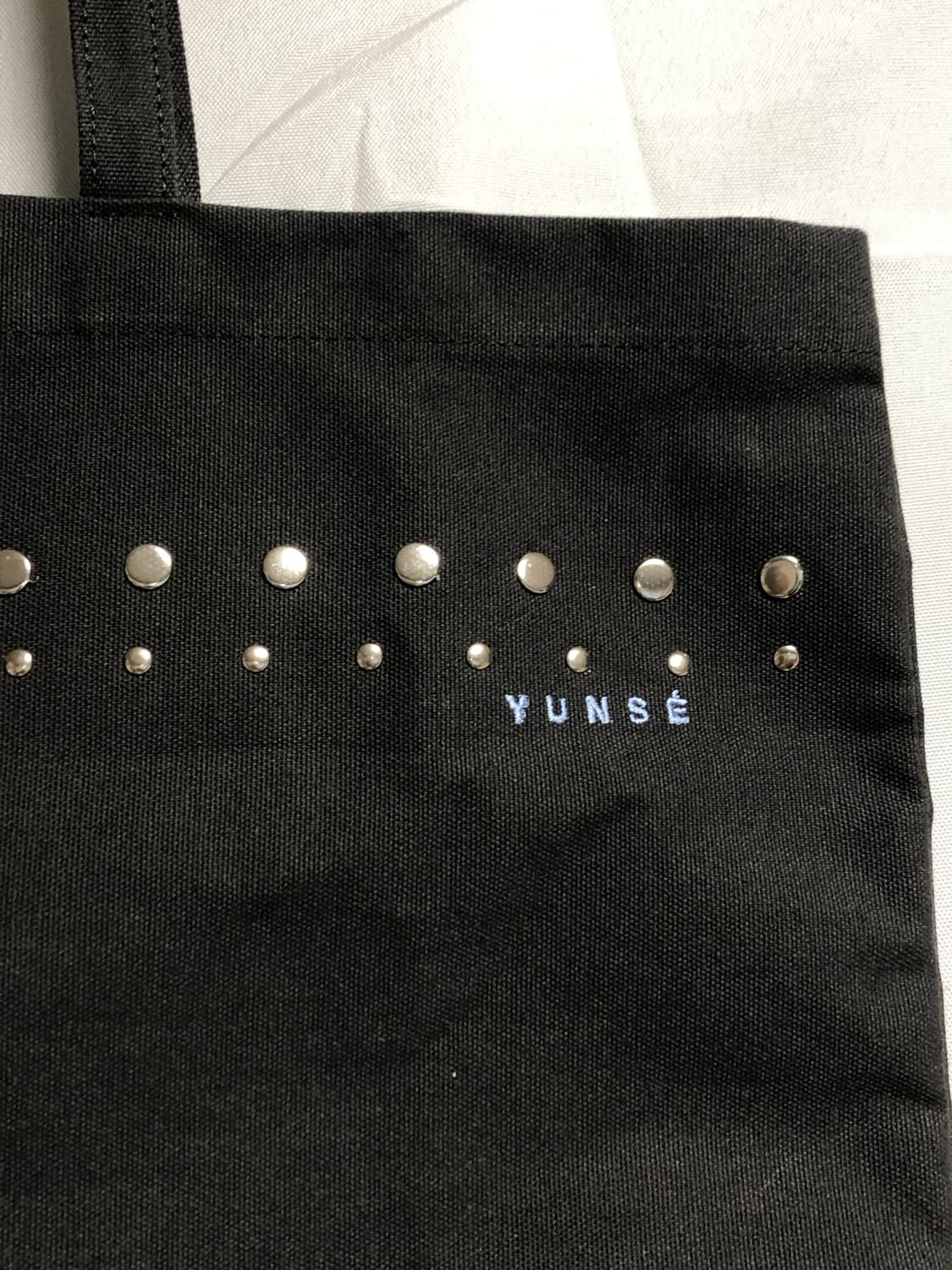 YUNSE 스터드 캔버스 백 (차콜) 상품이미지6