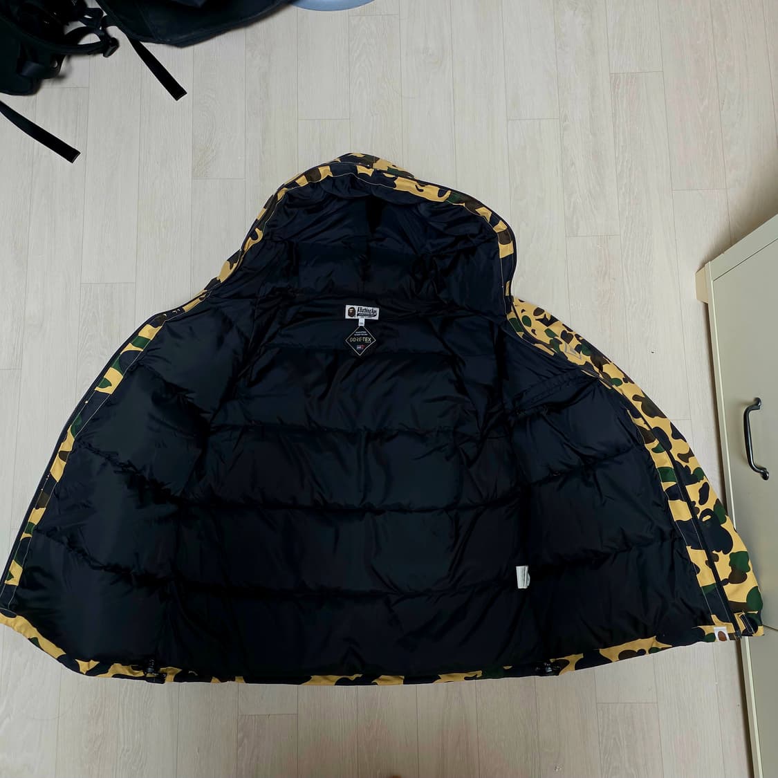 베이프 고어텍스 황계 구스다운 패딩 상품이미지2