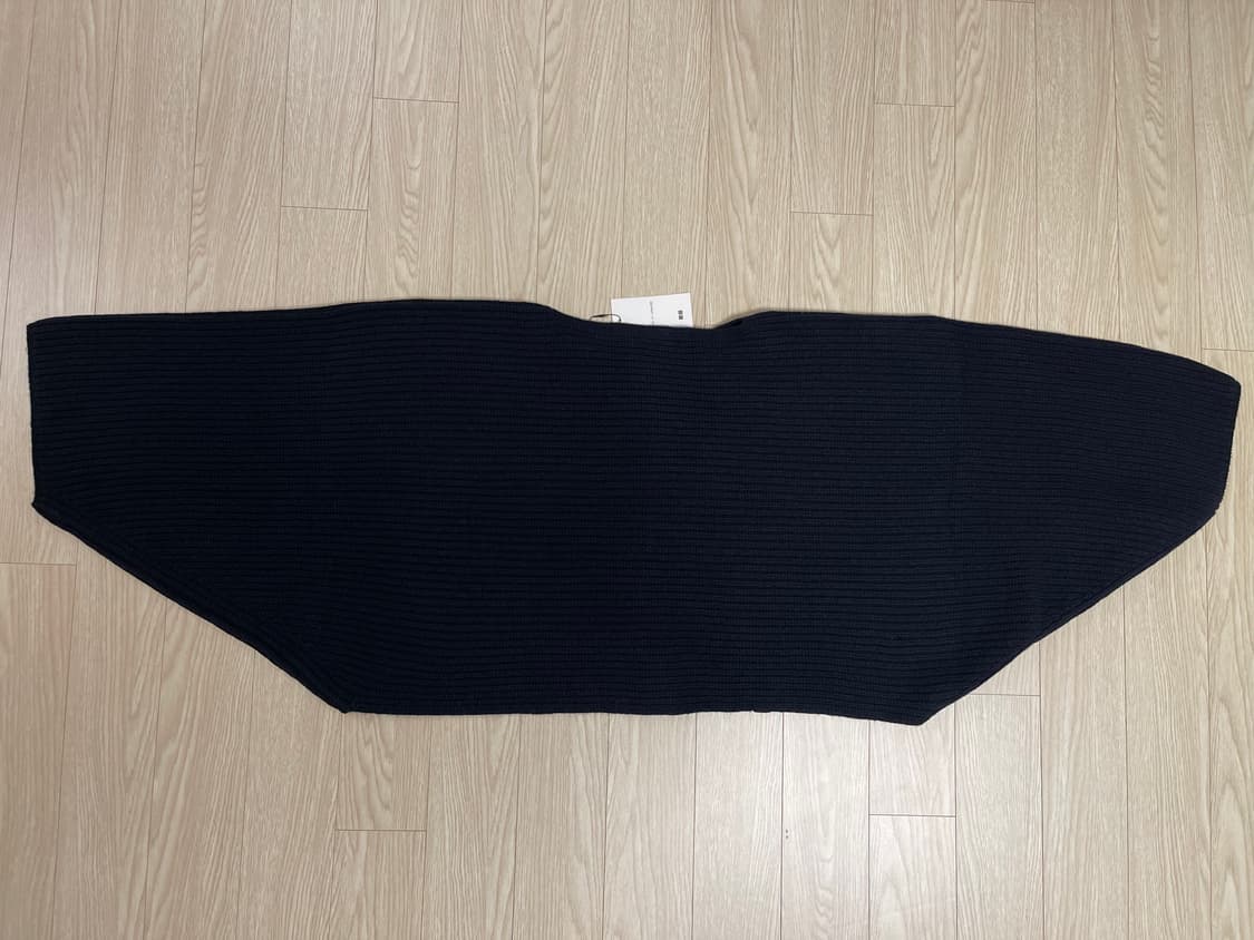 유니클로 x 르메르 램 크롭 스웨터 니트 네이비 상품이미지4