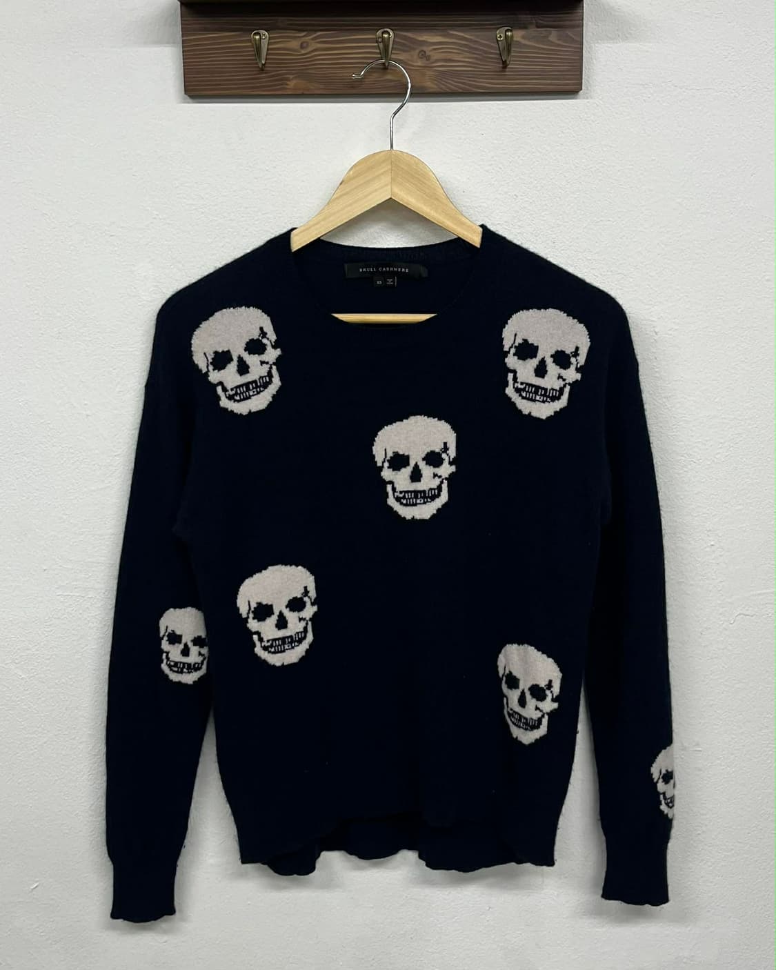 [XS]스컬 캐시미어 매장판 해골 패턴 캐시미어100% 니트 상품이미지1