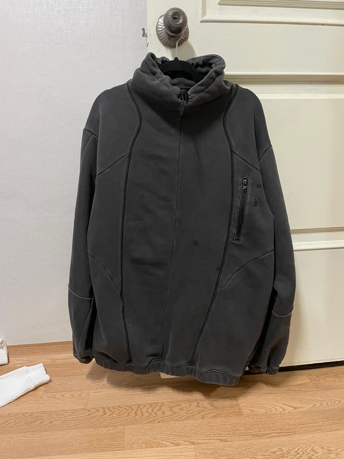 디퍼런트이즈오케이 하이넥 맨투맨  상품이미지1