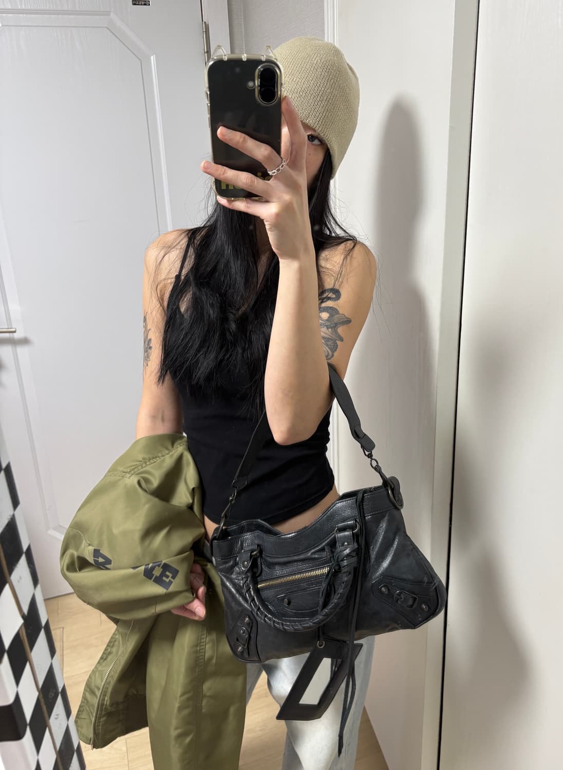 상태A/키티증정)발렌시아가 르시티 퍼스트백 블랙 상품이미지4