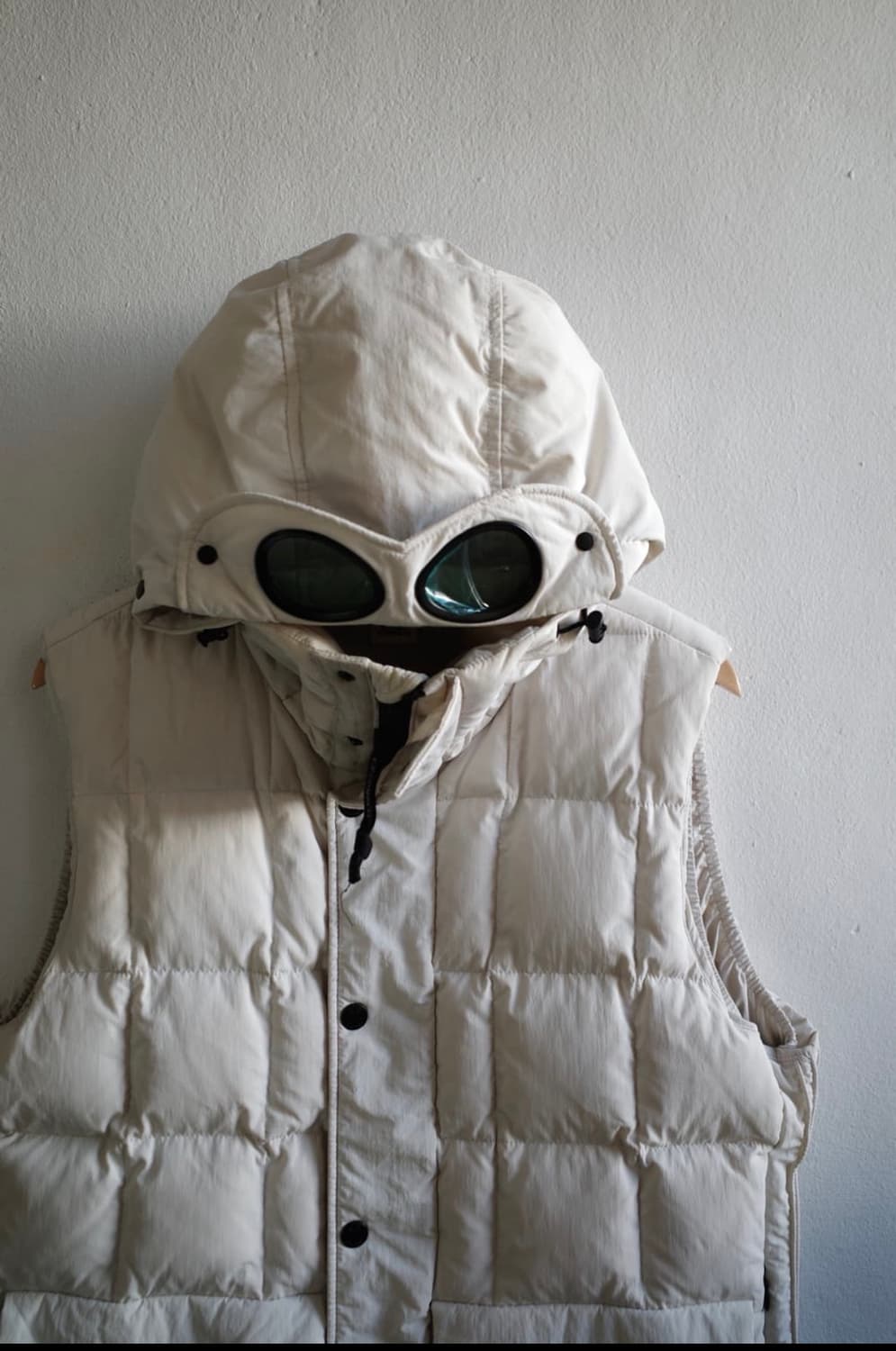CP컴퍼니 고글 패딩조끼 판매(2xl) 상품이미지2