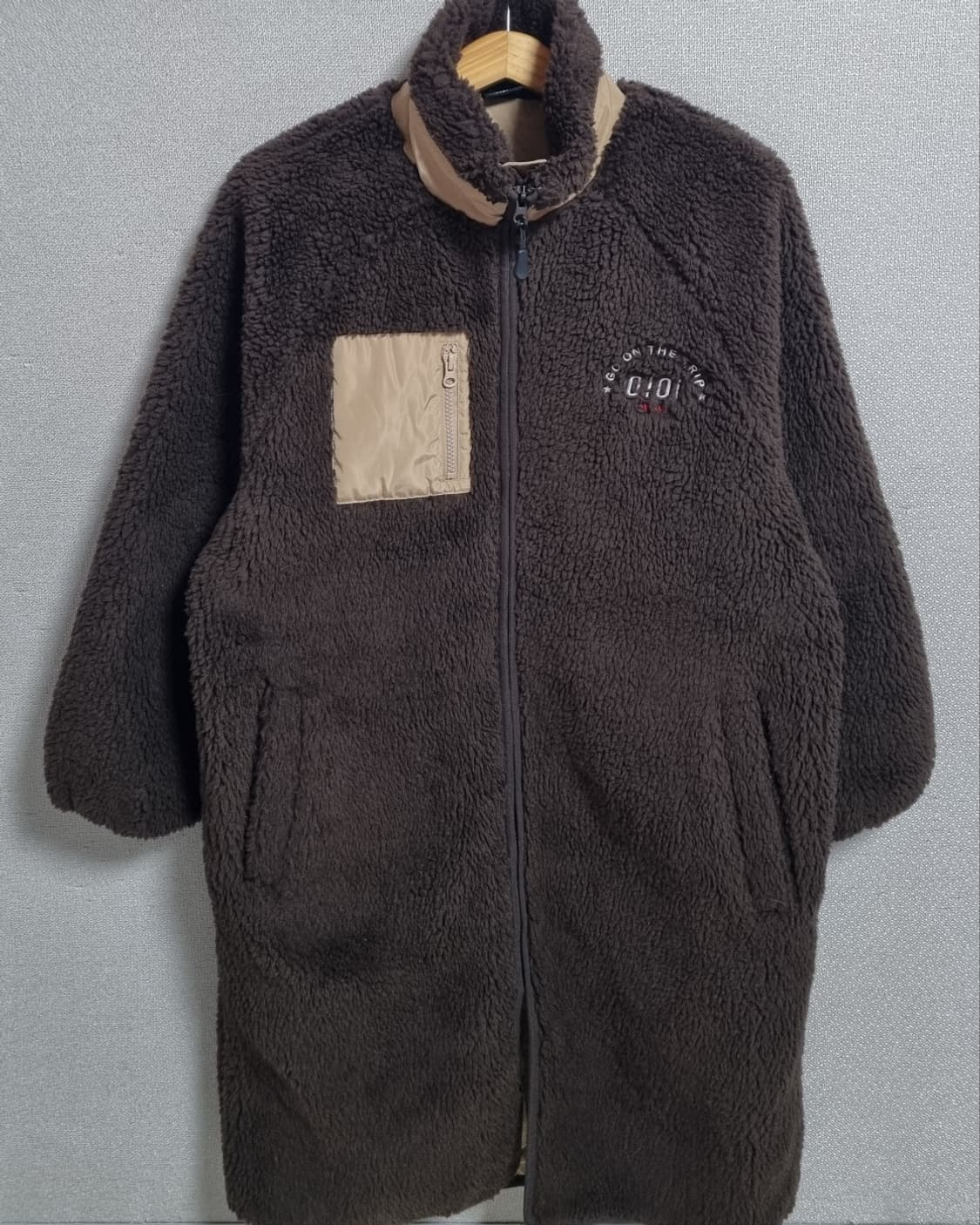 M ) oioi 오아이오아이 브라운 롱 뽀글이 집업 상품이미지1