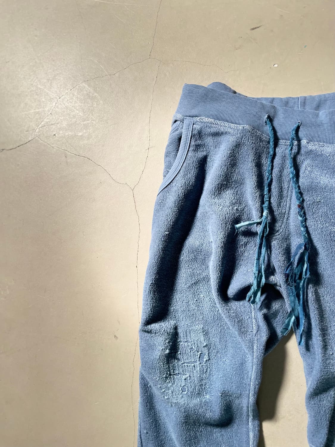 KZ Atelier Distressed Sweat Pants 상품이미지2