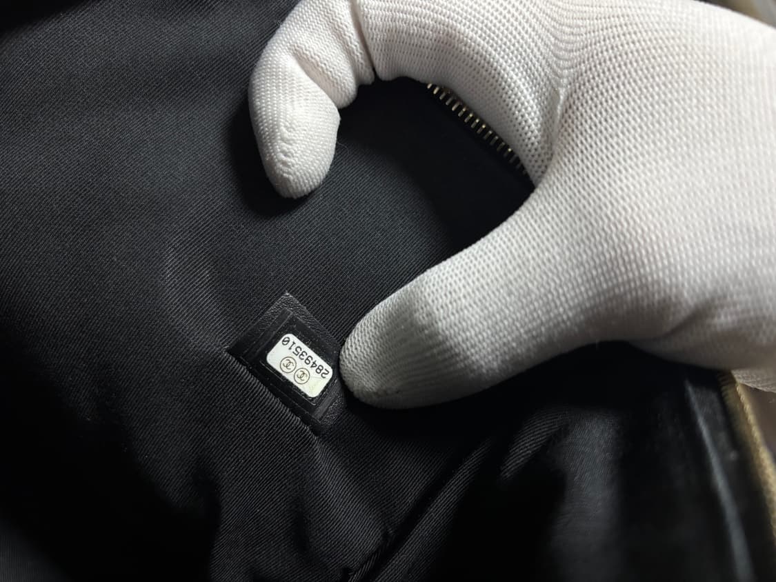 [28번대] 샤넬 보이 클러치백 금장 캐비어 라지  상품이미지7