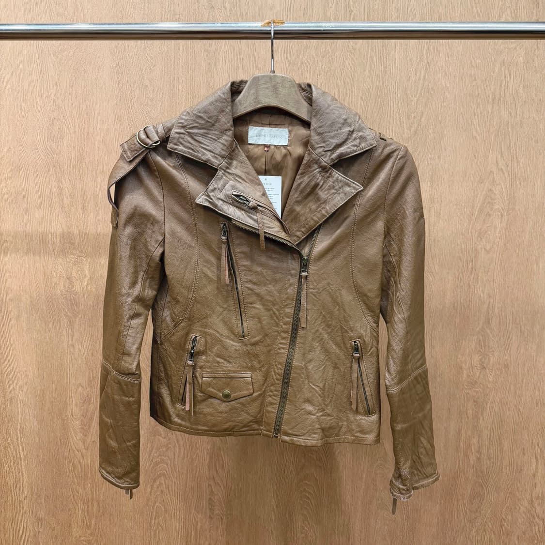 빈티지 레더 라이더 자켓 숄더 스트랩 디테일 레귤러핏 브라운 상품이미지2