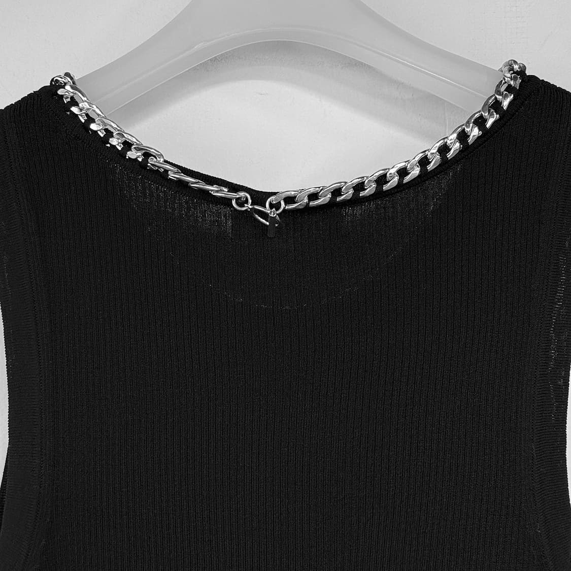 미샤 체인 장식 슬리브리스 니트 탑 상품이미지6