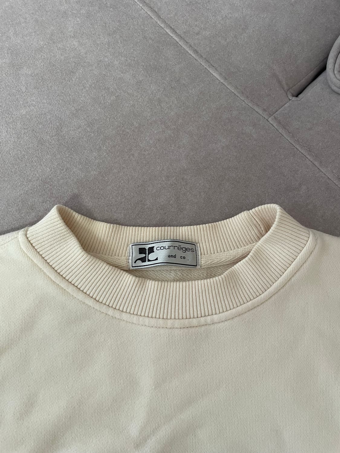 꾸레쥬 자수 맨투맨 상품이미지4