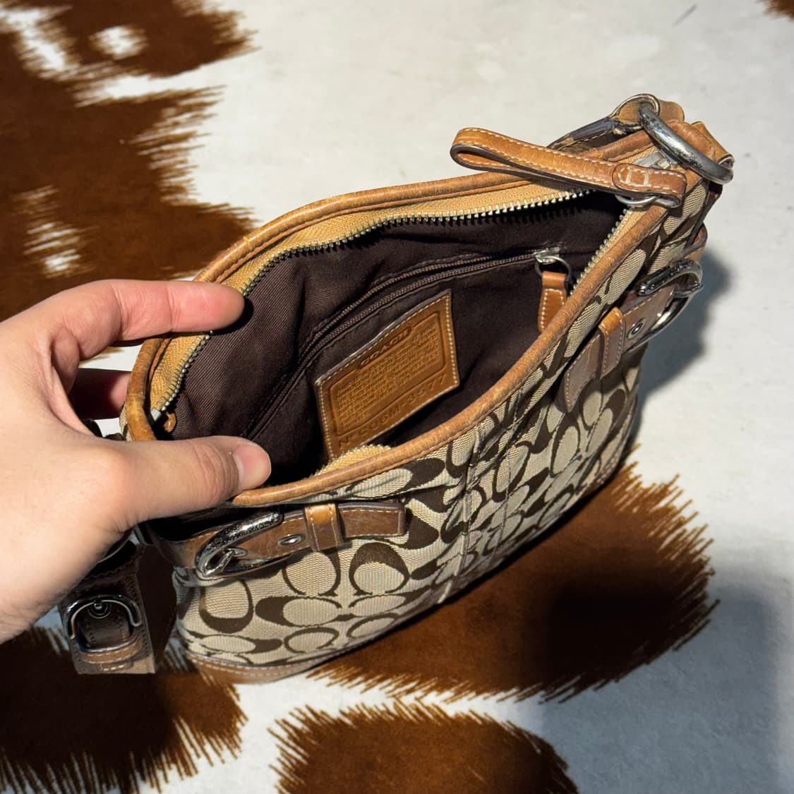 코치 모노그램 레더 숄더백 베이지 y2k 상품이미지8