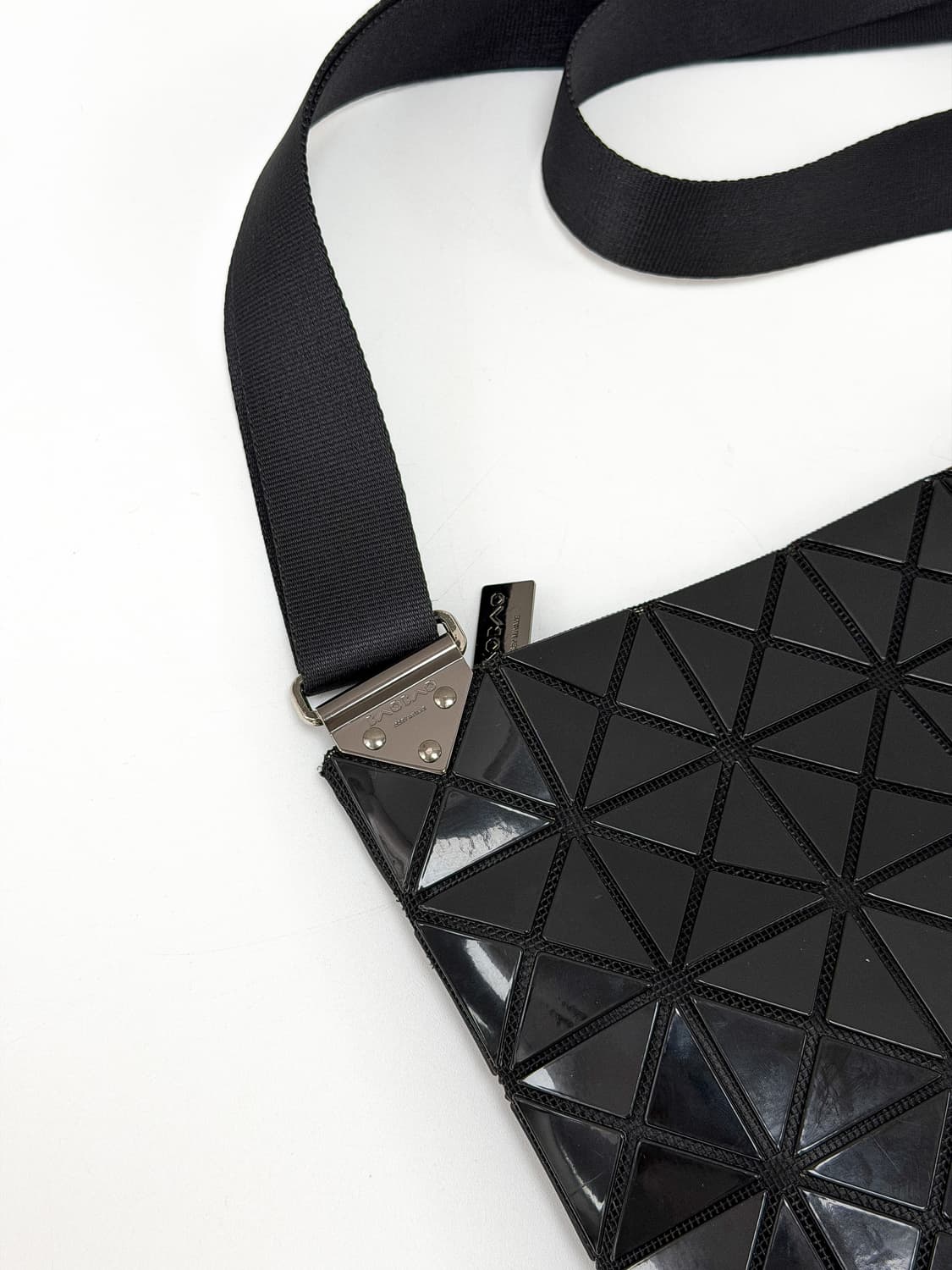 바오바오 루센트 블랙 크로스백 상품이미지5