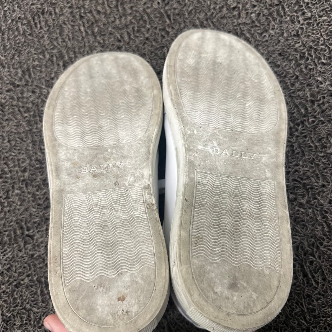 발리 헬리옷 로우탑 스니커즈 화이트 260 상품이미지6