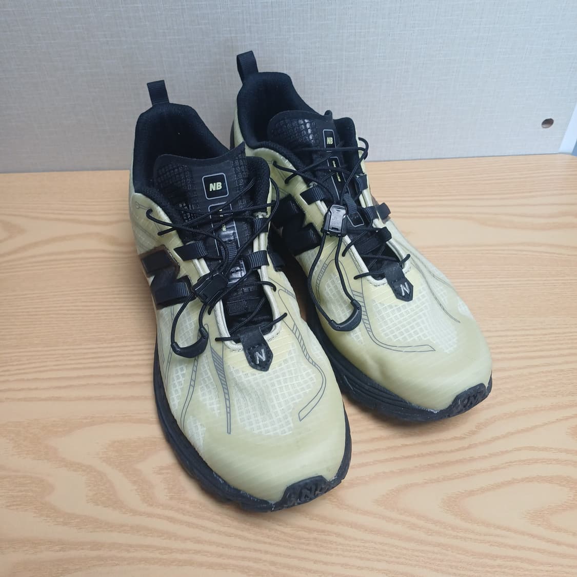 뉴발란스 1906r 옐로우 265사이즈 상품이미지1