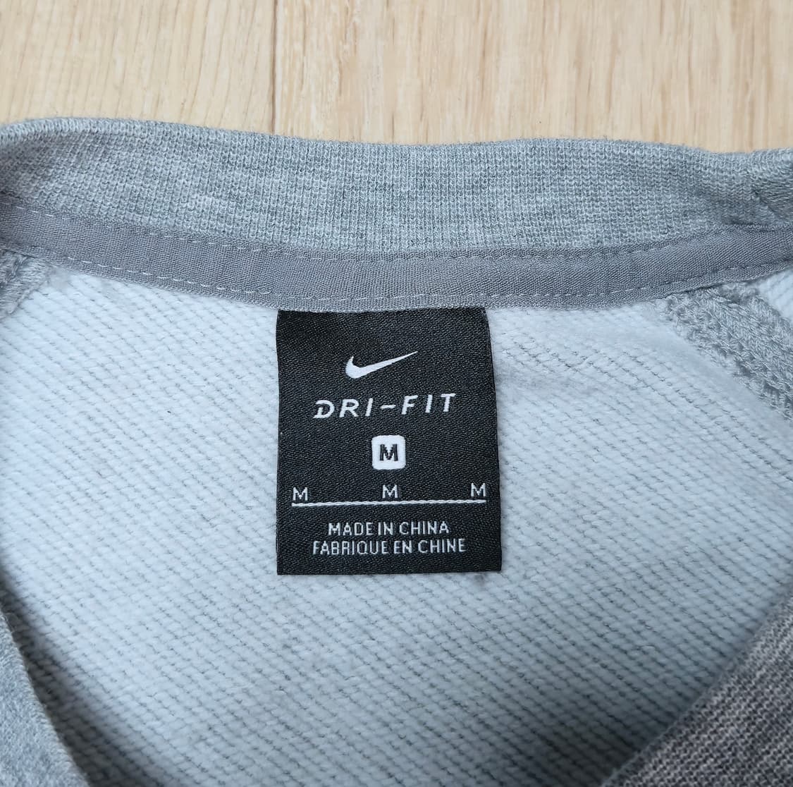 M) 나이키 우먼 뒷트임 루즈핏 크롭 맨투맨 상품이미지4