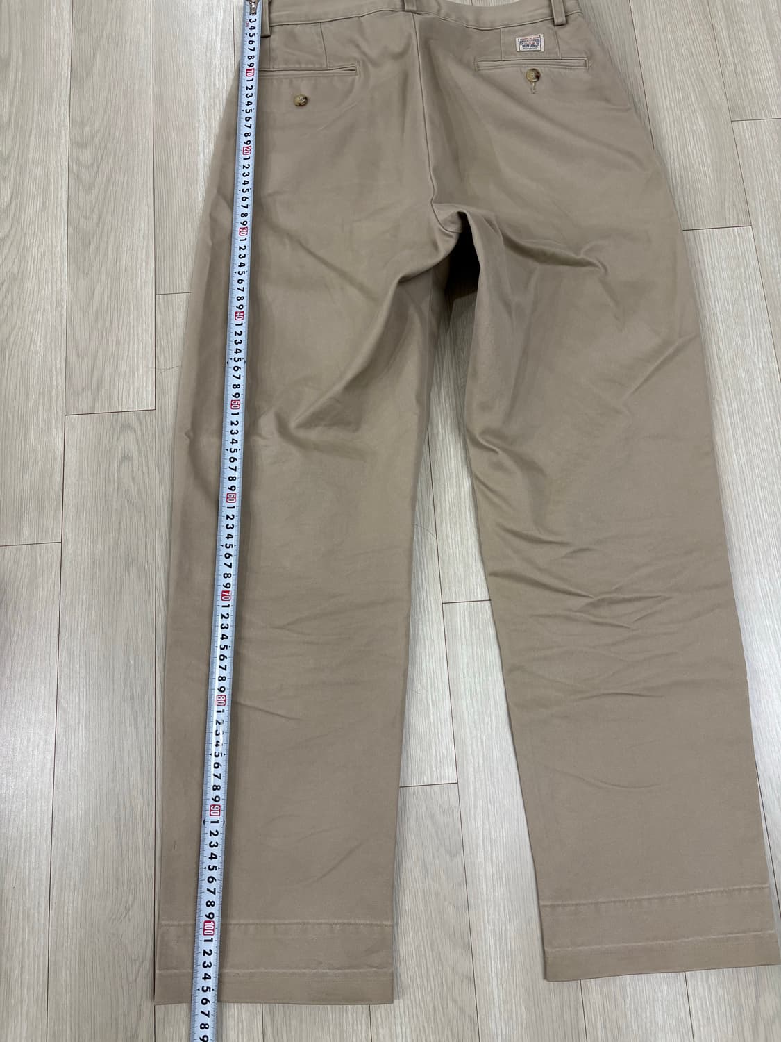 폴로 휘트먼 릴렉스핏 플리츠 치노 팬츠 - 베이지 판매 상품이미지3