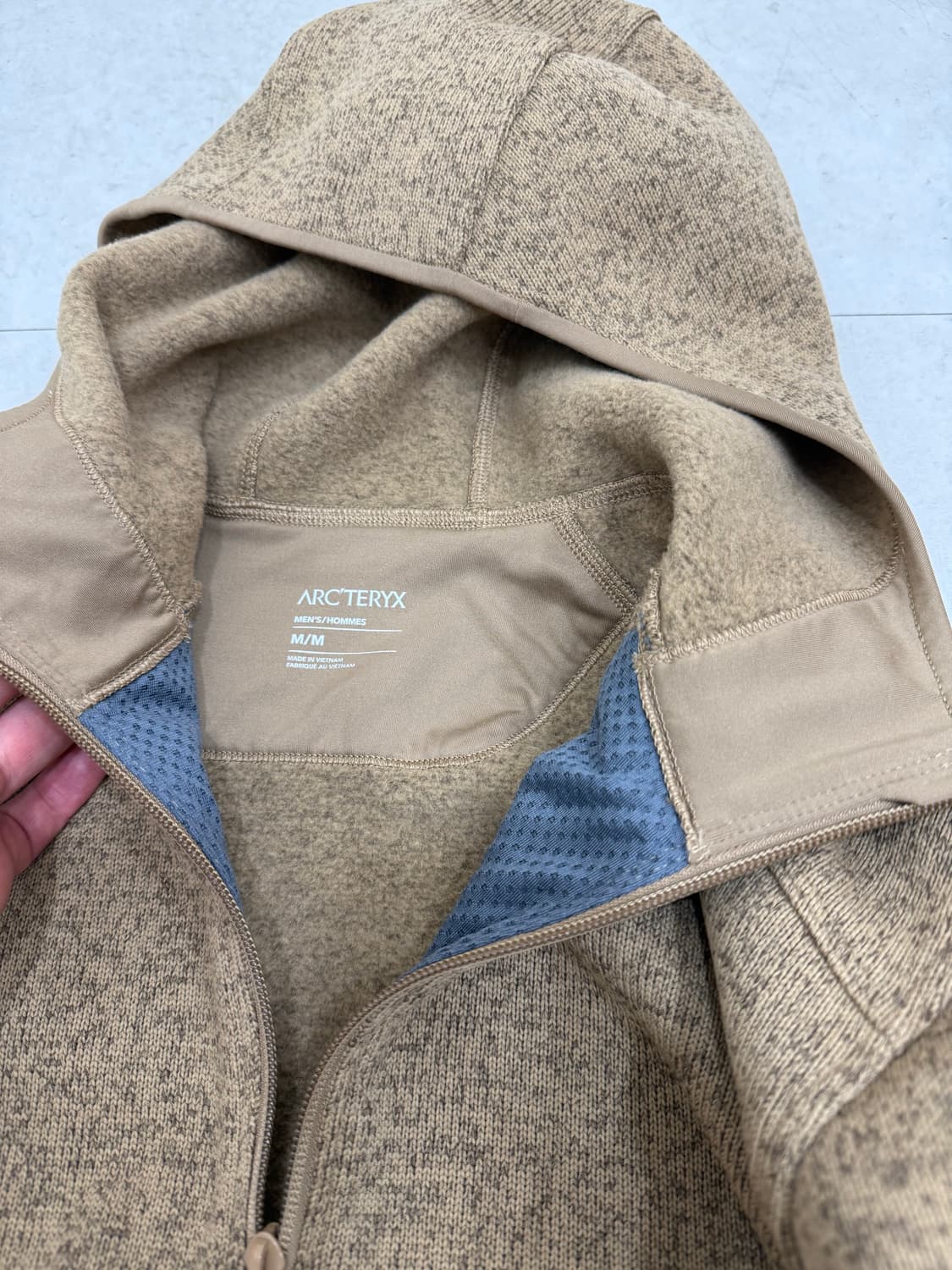 아크테릭스 커버트 후디 M 사이즈 하자 절대 없고 사용감도 없으며  색감 상품이미지4