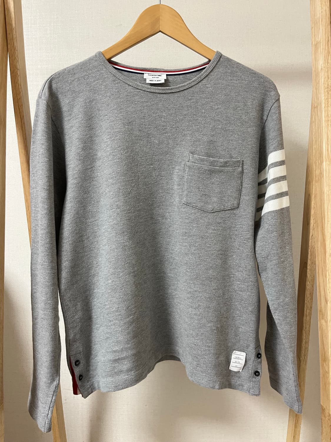 톰브라운 그레이 스트라이프 맨투맨 L사이즈 정품 상품이미지1