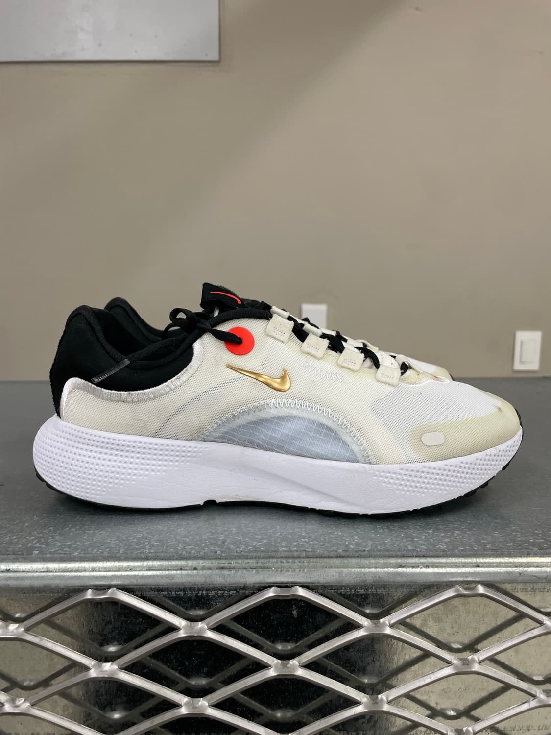 나이키 리액트 이스케이프 런 250 상품이미지4