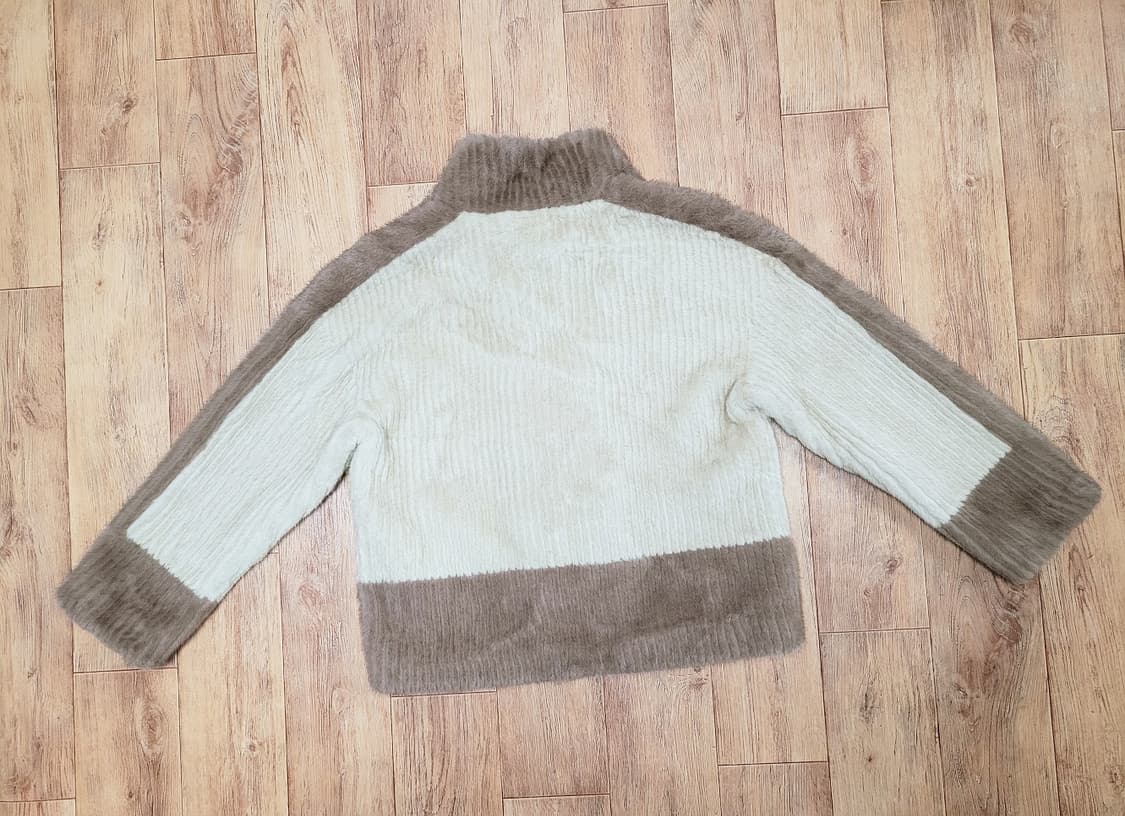 더아이잗(THE IZZAT) 리버시블 페이크퍼 무스탕 55-66 새상품 상품이미지8