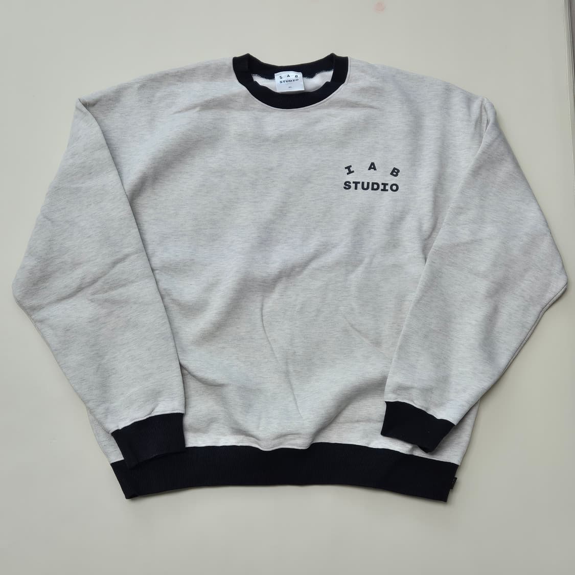 아이앱스튜디오 맨투맨 스웨트셔츠 오트밀 네이비 XL 상품이미지2