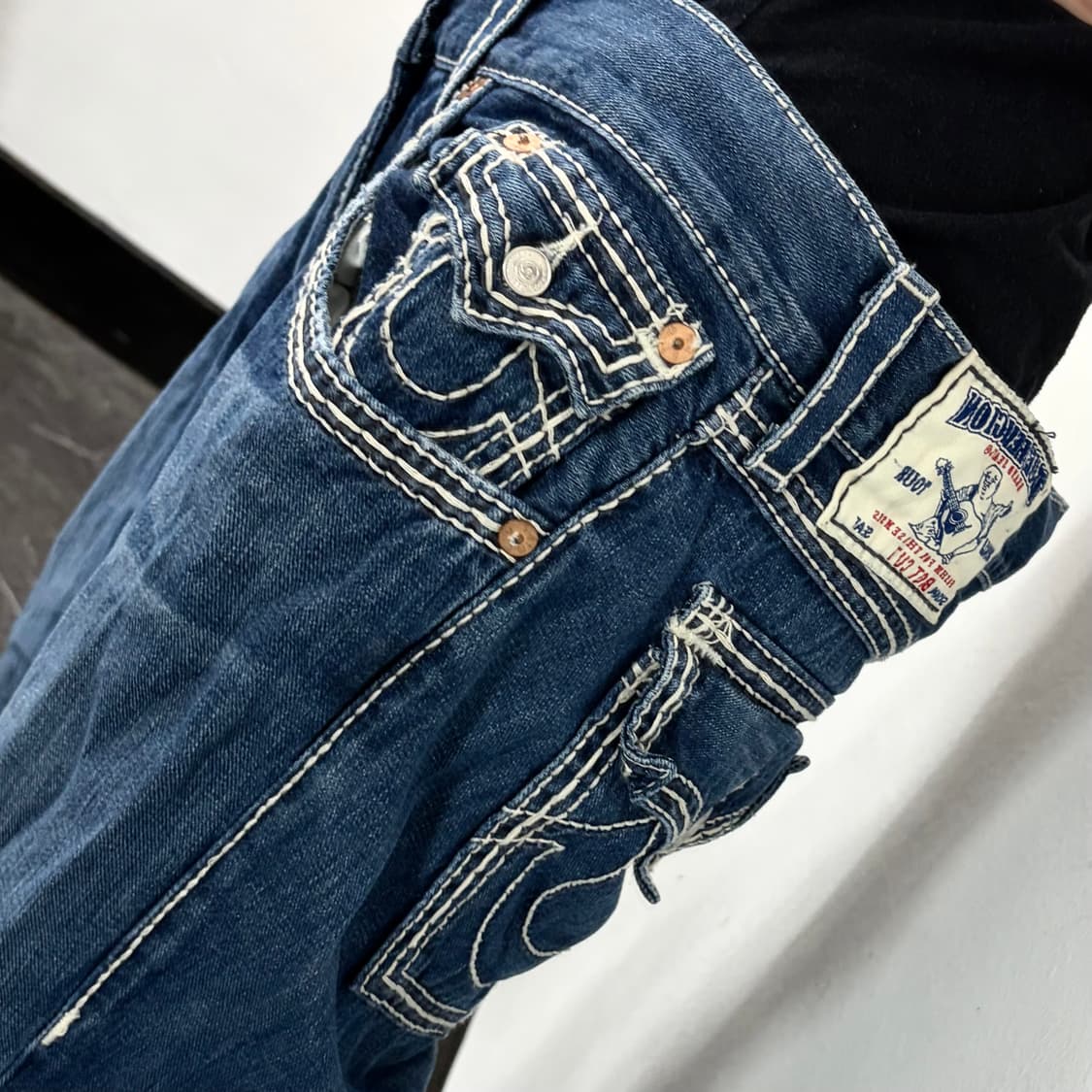 트루릴리전 부츠컷 데님 팬츠 상품이미지3