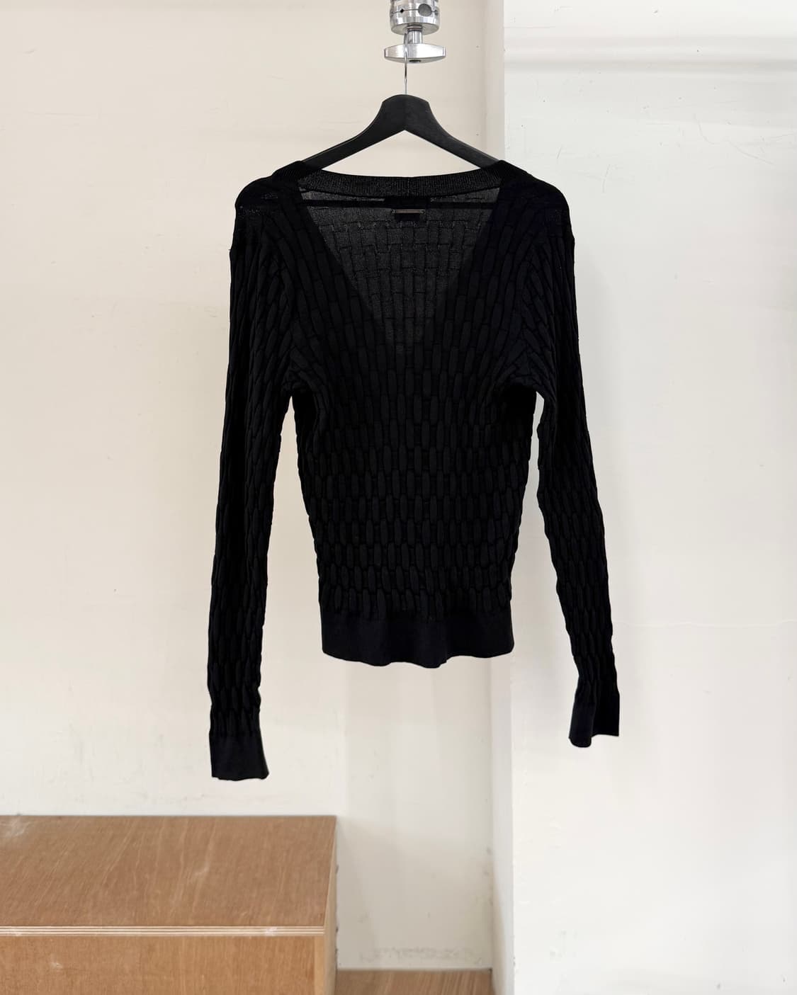 아르마니 익스체인지 블랙 텍스처 브이넥 니트  상품이미지6