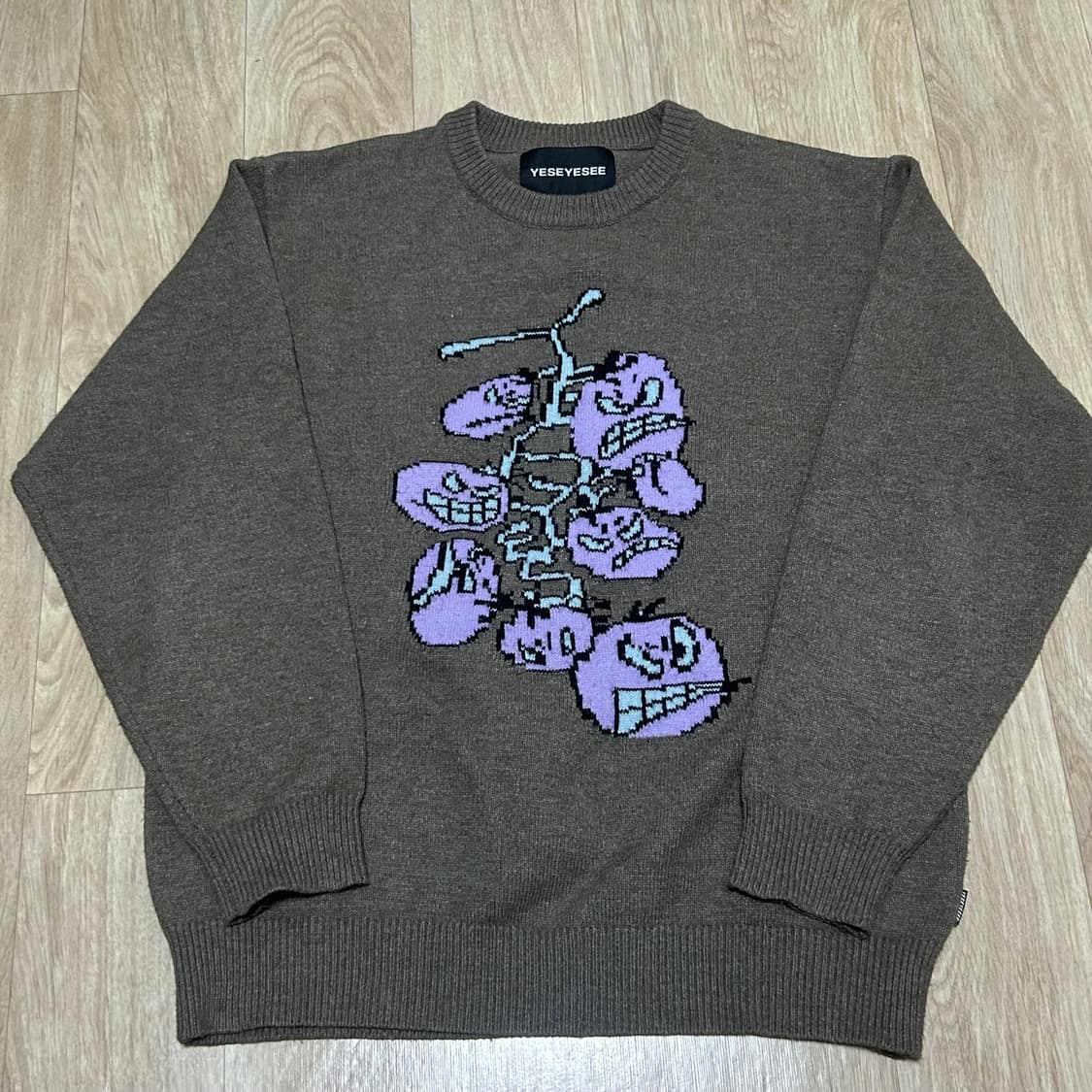 예스아이씨 체리 토마토 그래픽 니트 풀오버 니트 상품이미지1