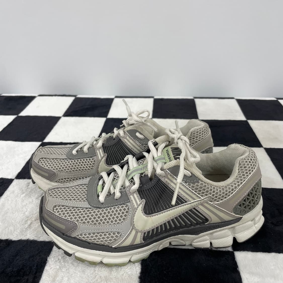 나이키 줌 보메로5 코블스톤 앤 플랫 퓨터 230mm 상품이미지3