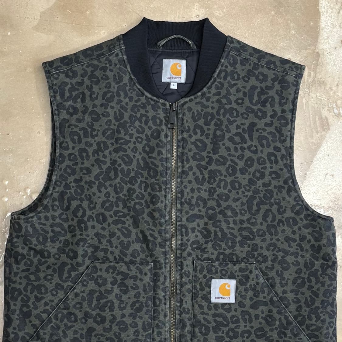 L 칼하트 WIP 레오파드 프린트 베스트 상품이미지1