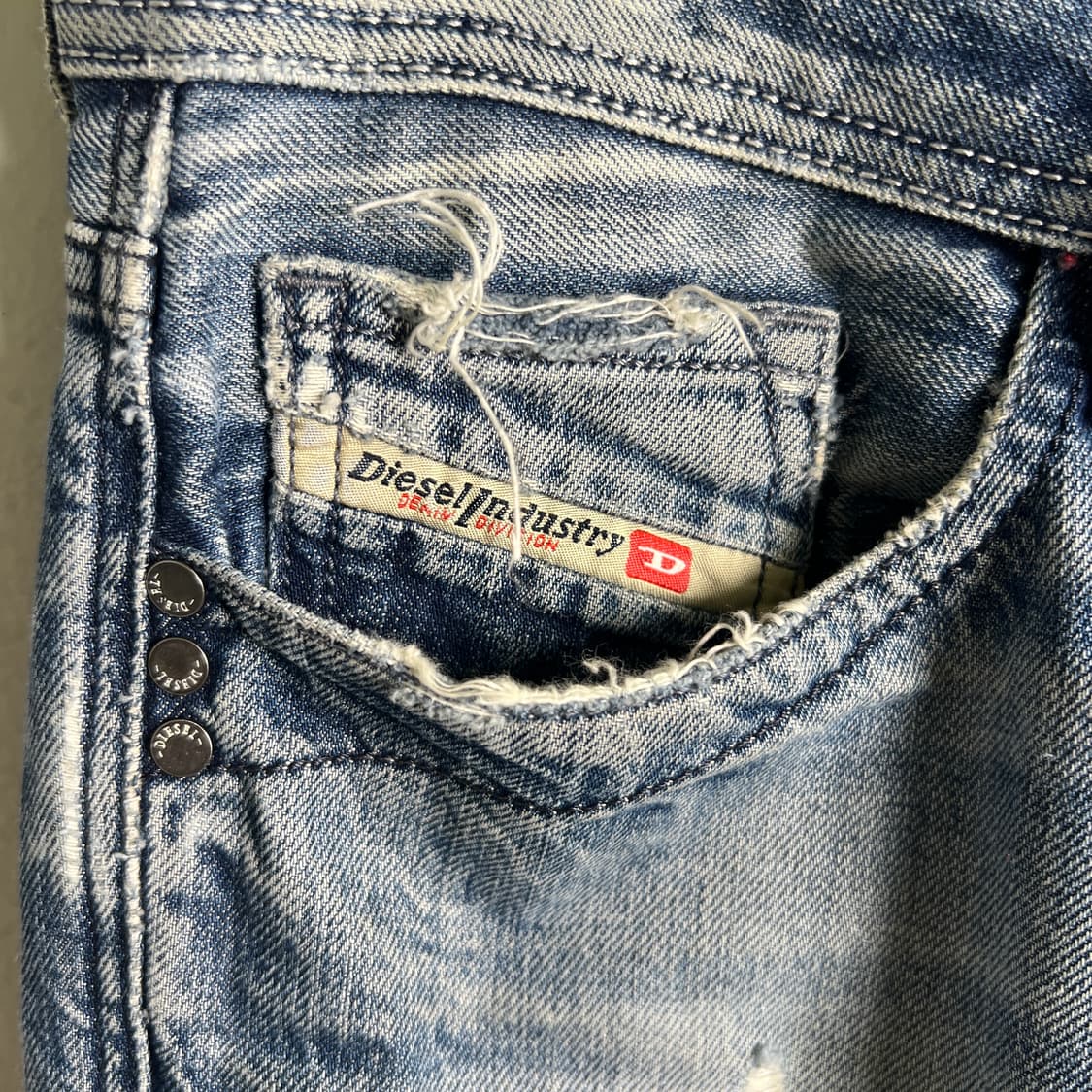 diesel 디젤 MENNIT 디스트로이드 워싱 데님 팬츠 30 상품이미지6